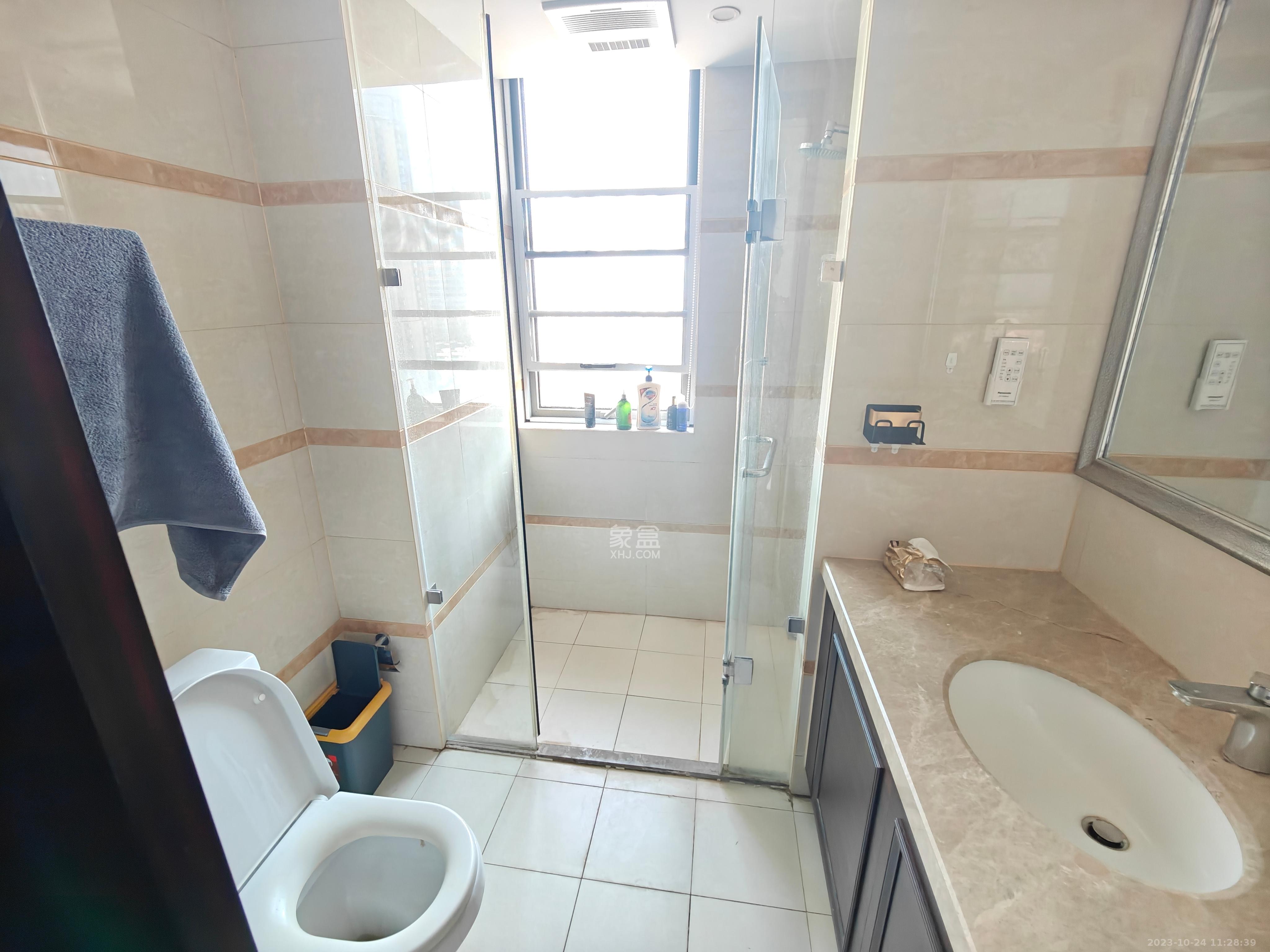 梅溪湖金茂府(金茂广场)(金茂览秀城) 4室2厅2卫 4500.00元/月 梅溪湖金茂府(金茂广场)(金茂览秀城) 4室2厅2卫 4500.00元/月室内图