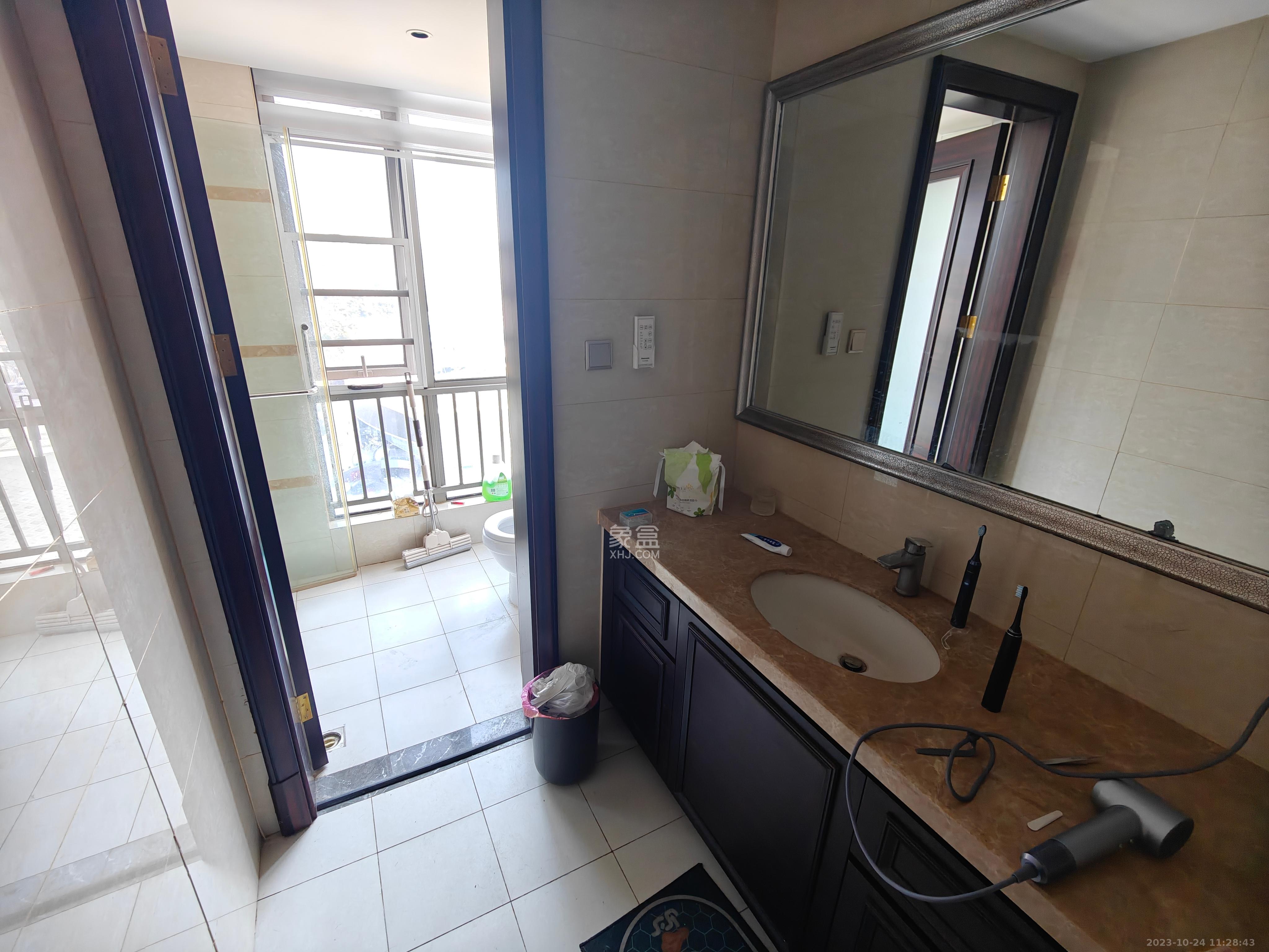 梅溪湖金茂府(金茂广场)(金茂览秀城) 4室2厅2卫 4500.00元/月 梅溪湖金茂府(金茂广场)(金茂览秀城) 4室2厅2卫 4500.00元/月室内图