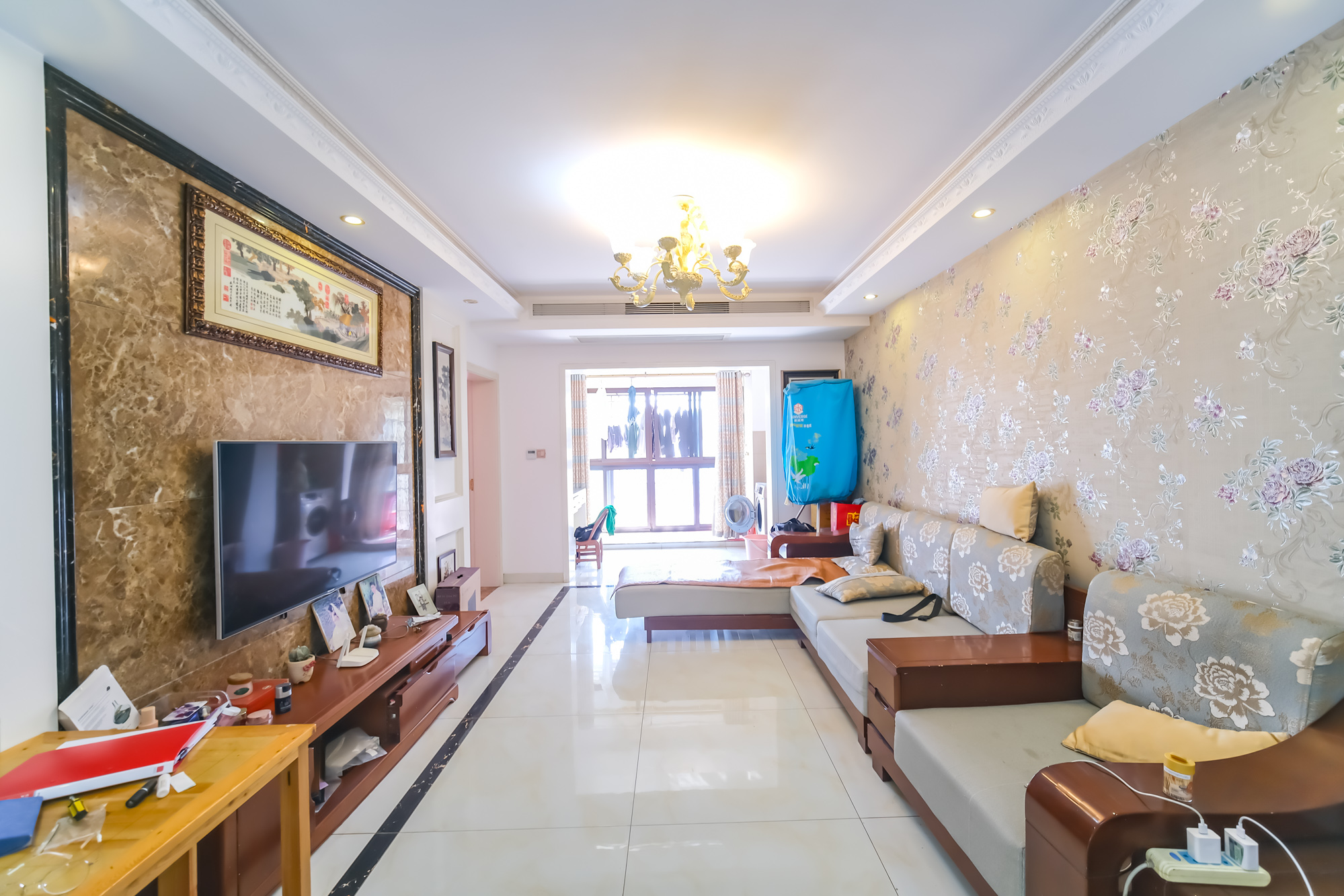 保利香槟国际 3室2厅1卫 78.0万 保利香槟国际 3室2厅1卫 78.0万客厅