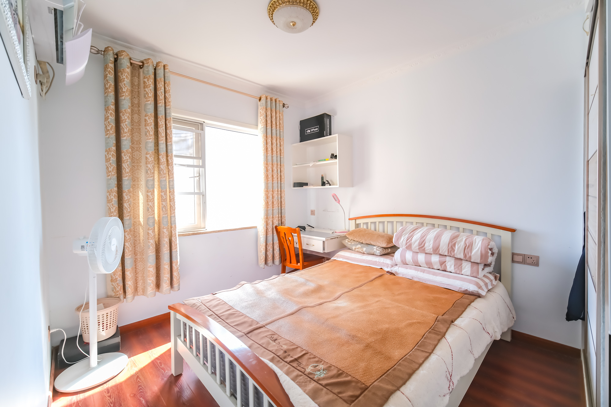 保利香槟国际 3室2厅1卫 78.0万 保利香槟国际 3室2厅1卫 78.0万卧室