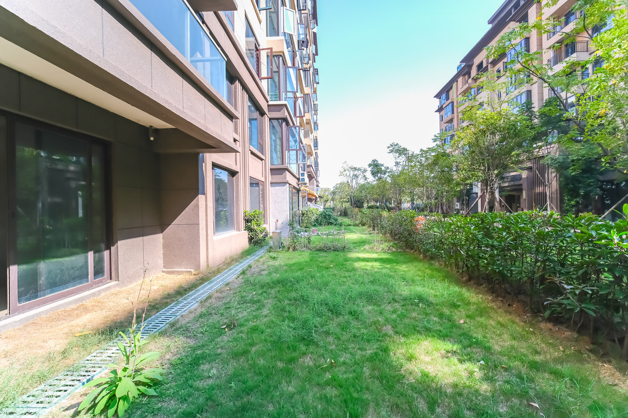 合能枫丹新里  4室2厅3卫    180.0万 合能枫丹新里  4室2厅3卫    180.0万阳台