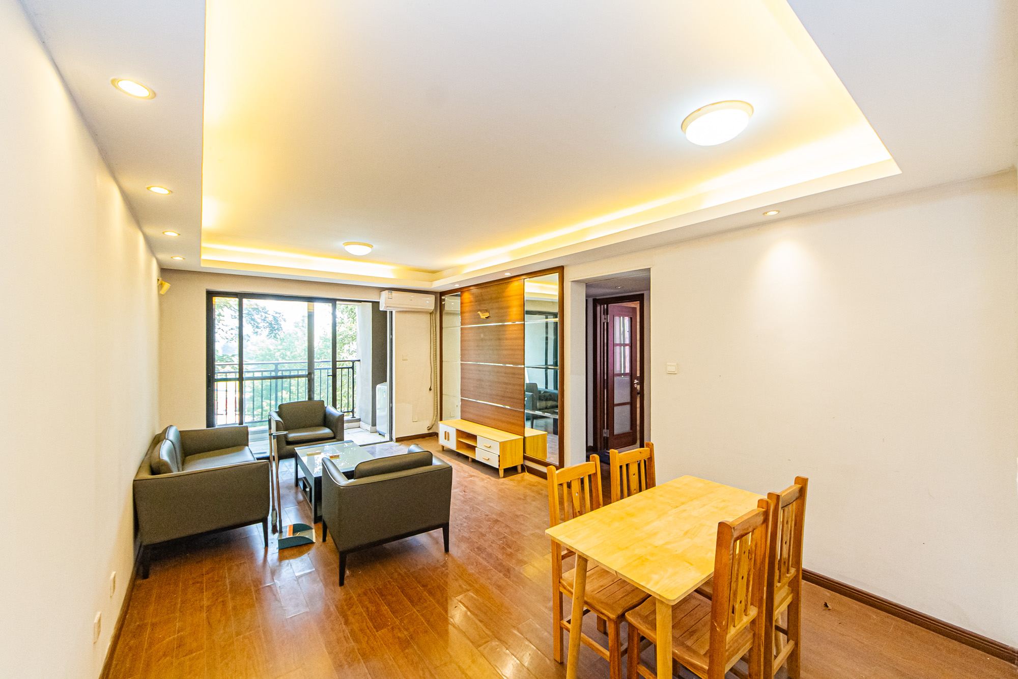 万科城  2室2厅1卫    69.0万客厅