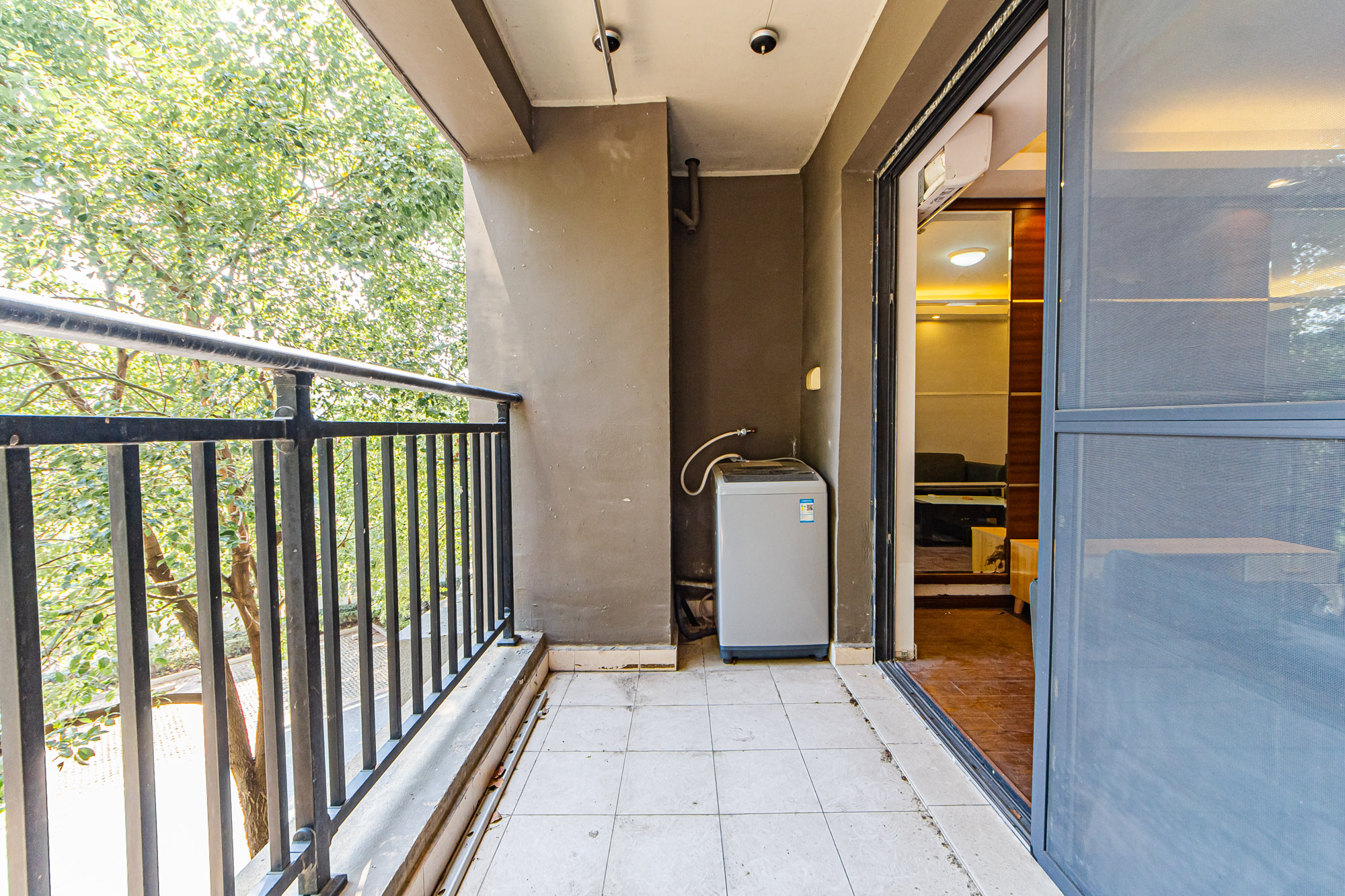 万科城  2室2厅1卫    69.0万阳台