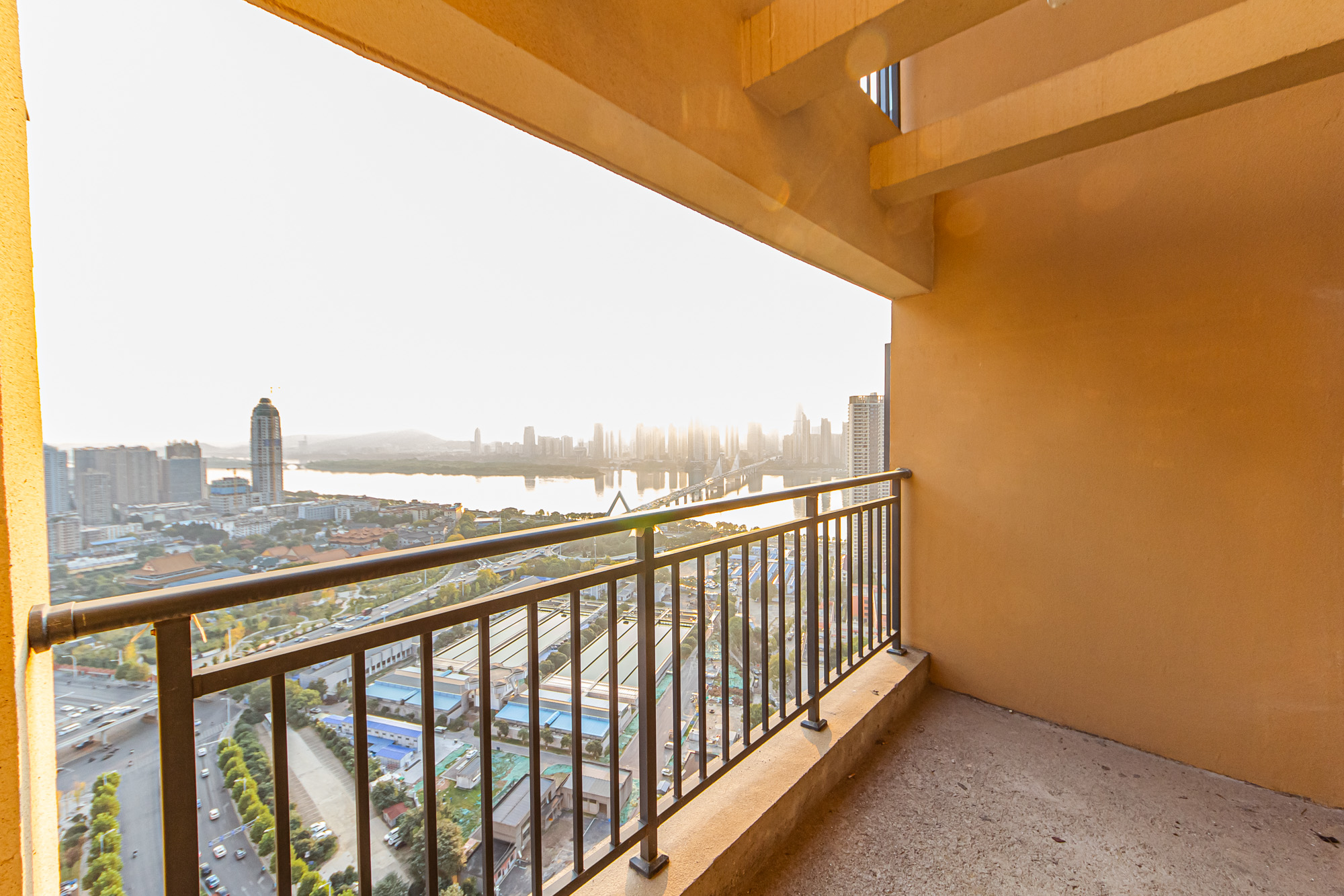 北辰三角洲E7区  3室2厅2卫    225.0万 北辰三角洲E7区  3室2厅2卫    225.0万阳台