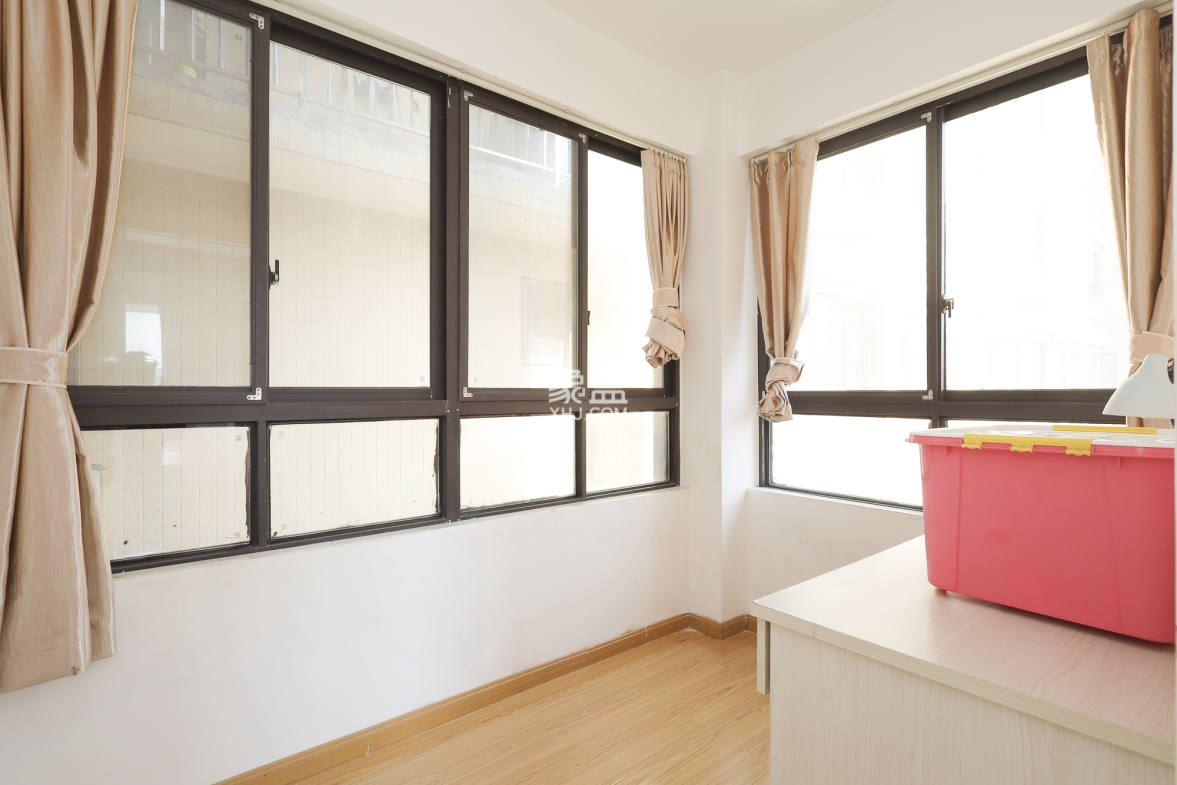 山语城二期  3室2厅1卫    62.0万 山语城二期  3室2厅1卫    62.0万卧室