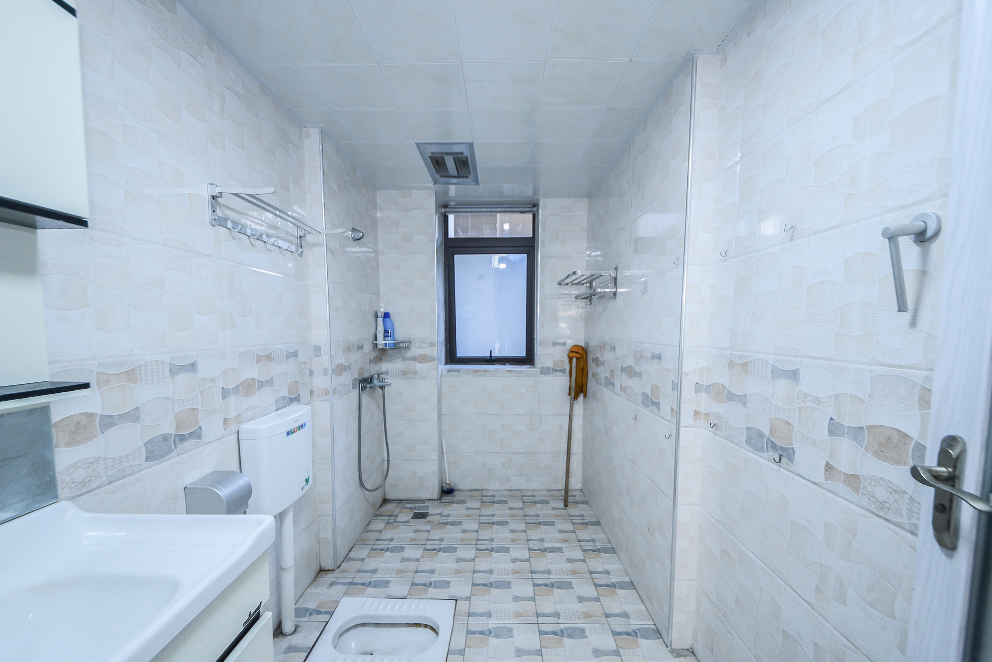 大鸿杰座  3室2厅2卫    125.0万 大鸿杰座  3室2厅2卫    125.0万卫生间