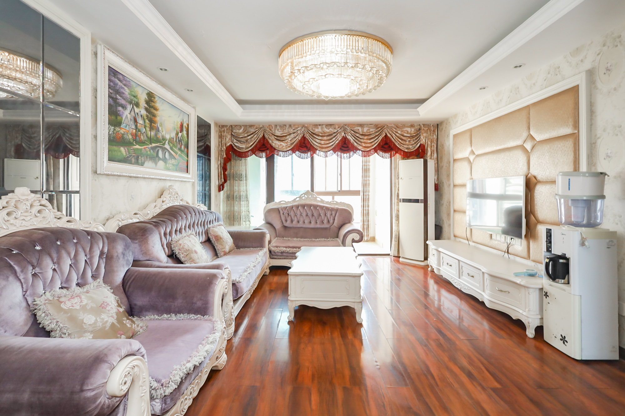 绿地中央广场 3室2厅2卫 143.00万 绿地中央广场 3室2厅2卫 143.00万客厅