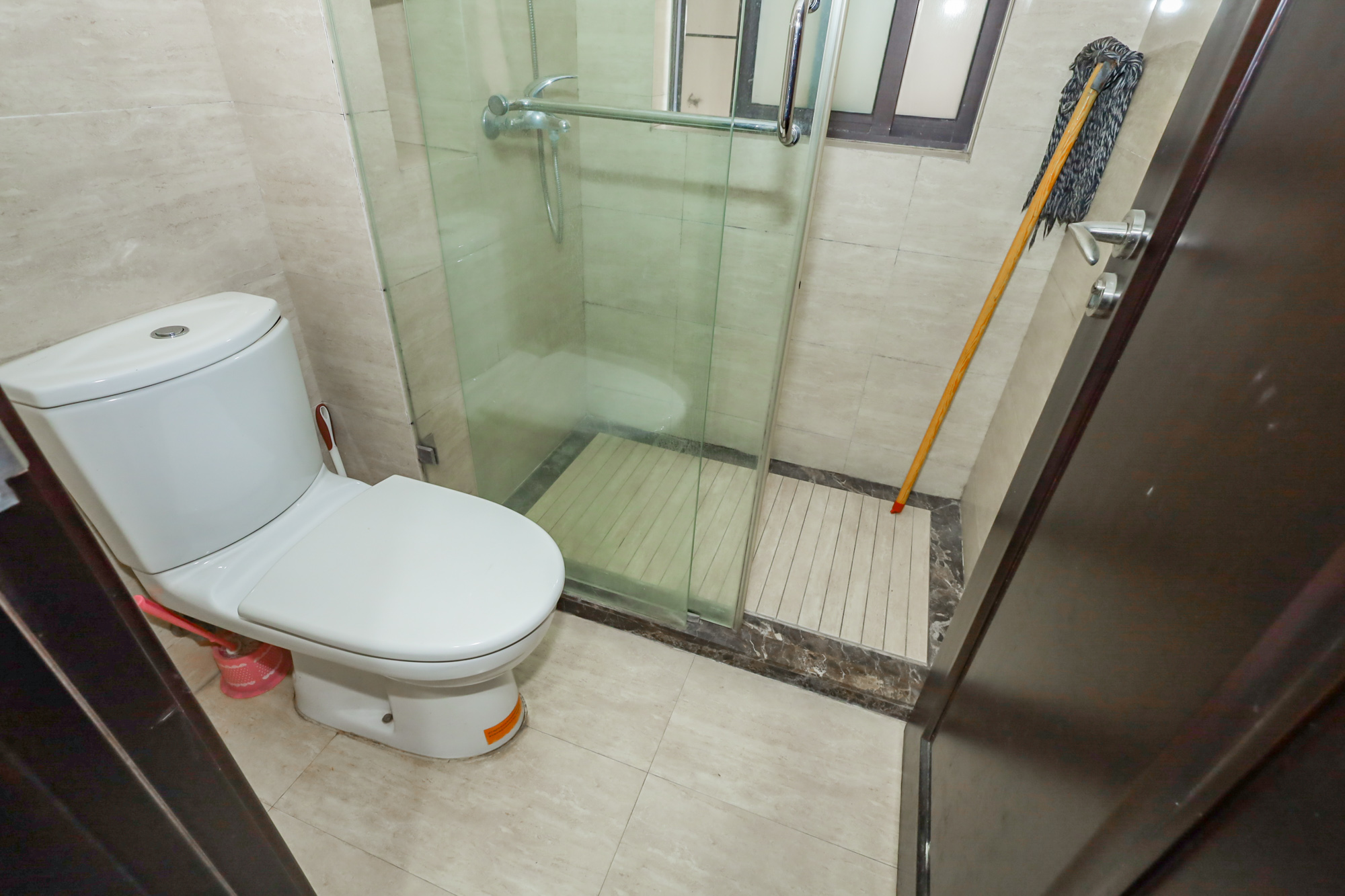 绿地中央广场 3室2厅2卫 143.00万 绿地中央广场 3室2厅2卫 143.00万卫生间