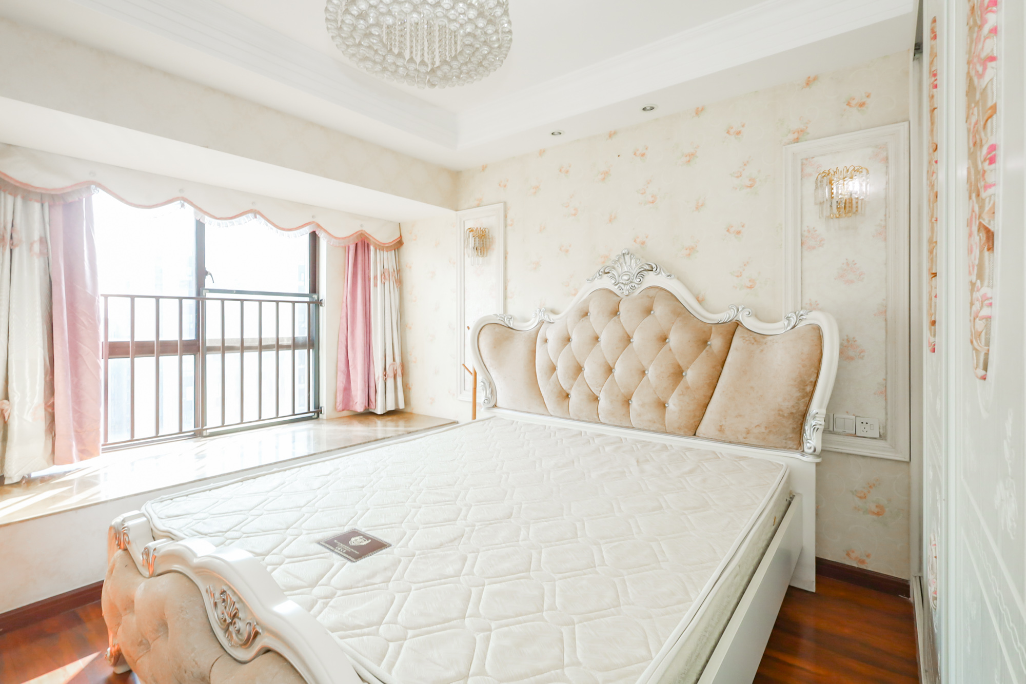 绿地中央广场 3室2厅2卫 143.00万 绿地中央广场 3室2厅2卫 143.00万卧室