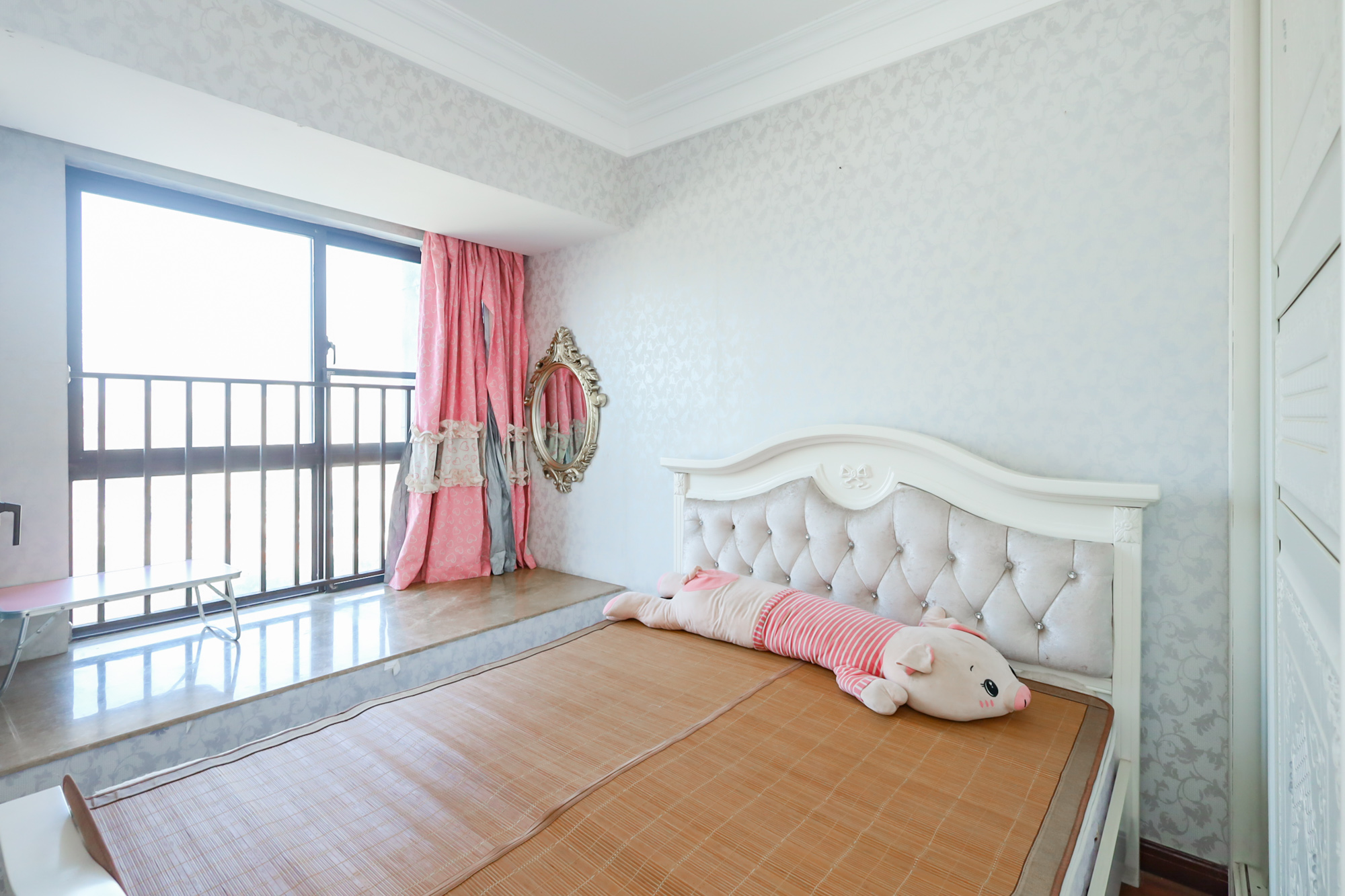 绿地中央广场 3室2厅2卫 143.00万 绿地中央广场 3室2厅2卫 143.00万卧室