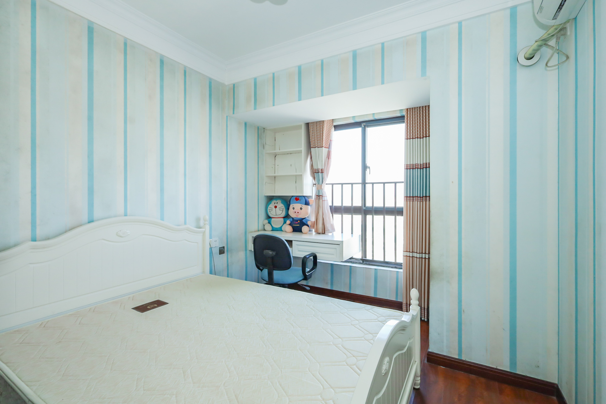 绿地中央广场 3室2厅2卫 143.00万 绿地中央广场 3室2厅2卫 143.00万卧室