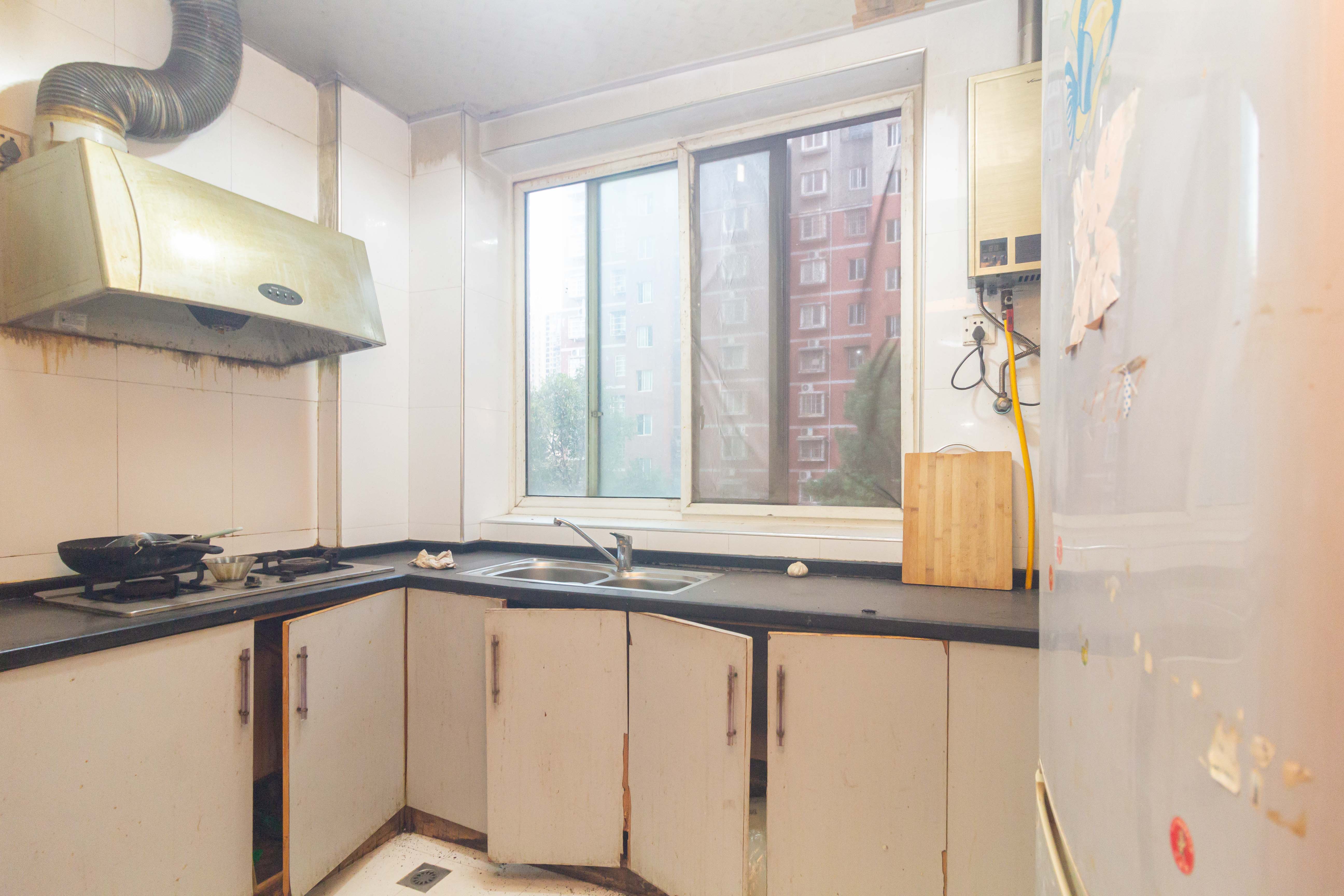 东城名苑  3室2厅2卫    66.8万 东城名苑  3室2厅2卫    66.8万厨房