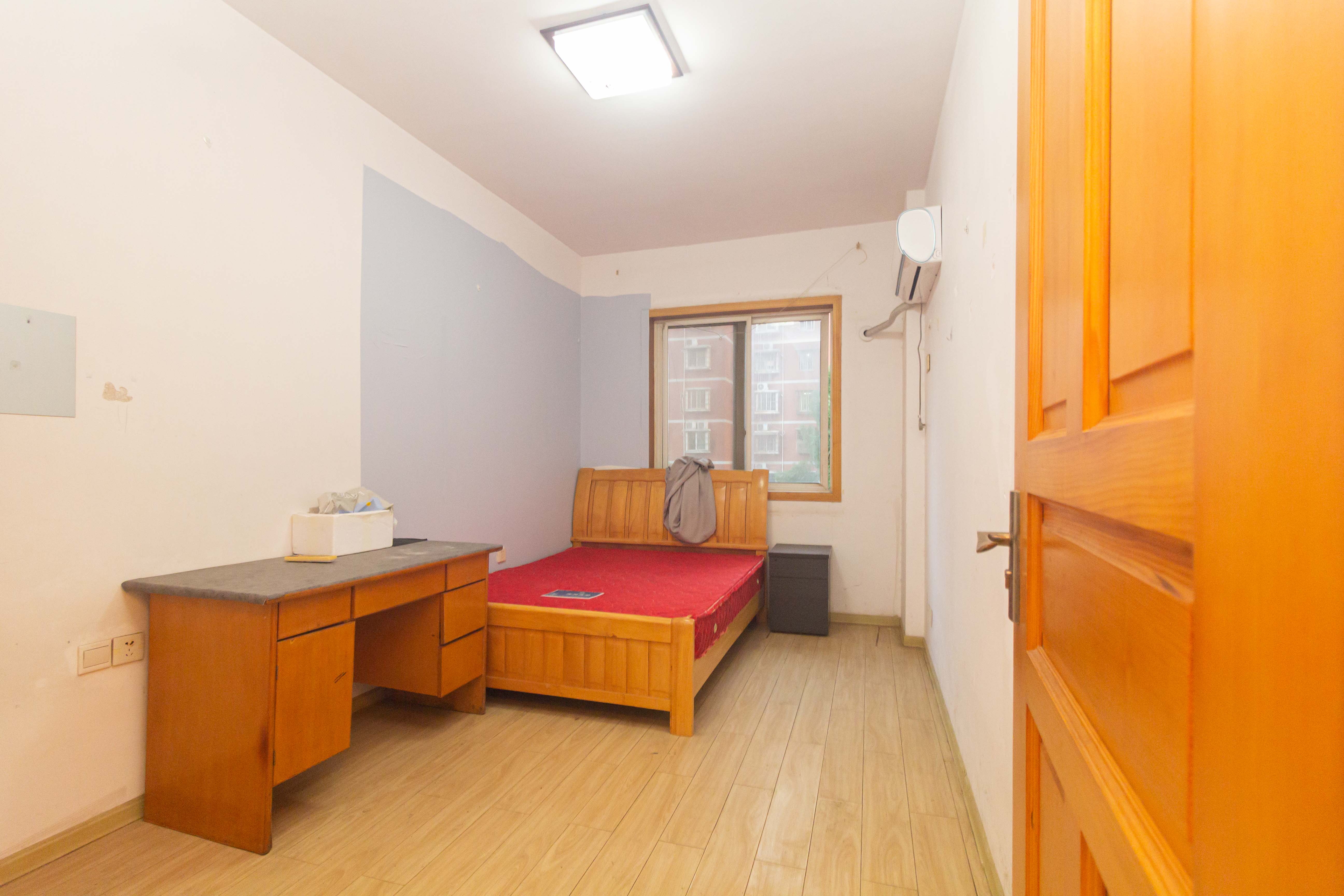 东城名苑  3室2厅2卫    66.8万 东城名苑  3室2厅2卫    66.8万卧室