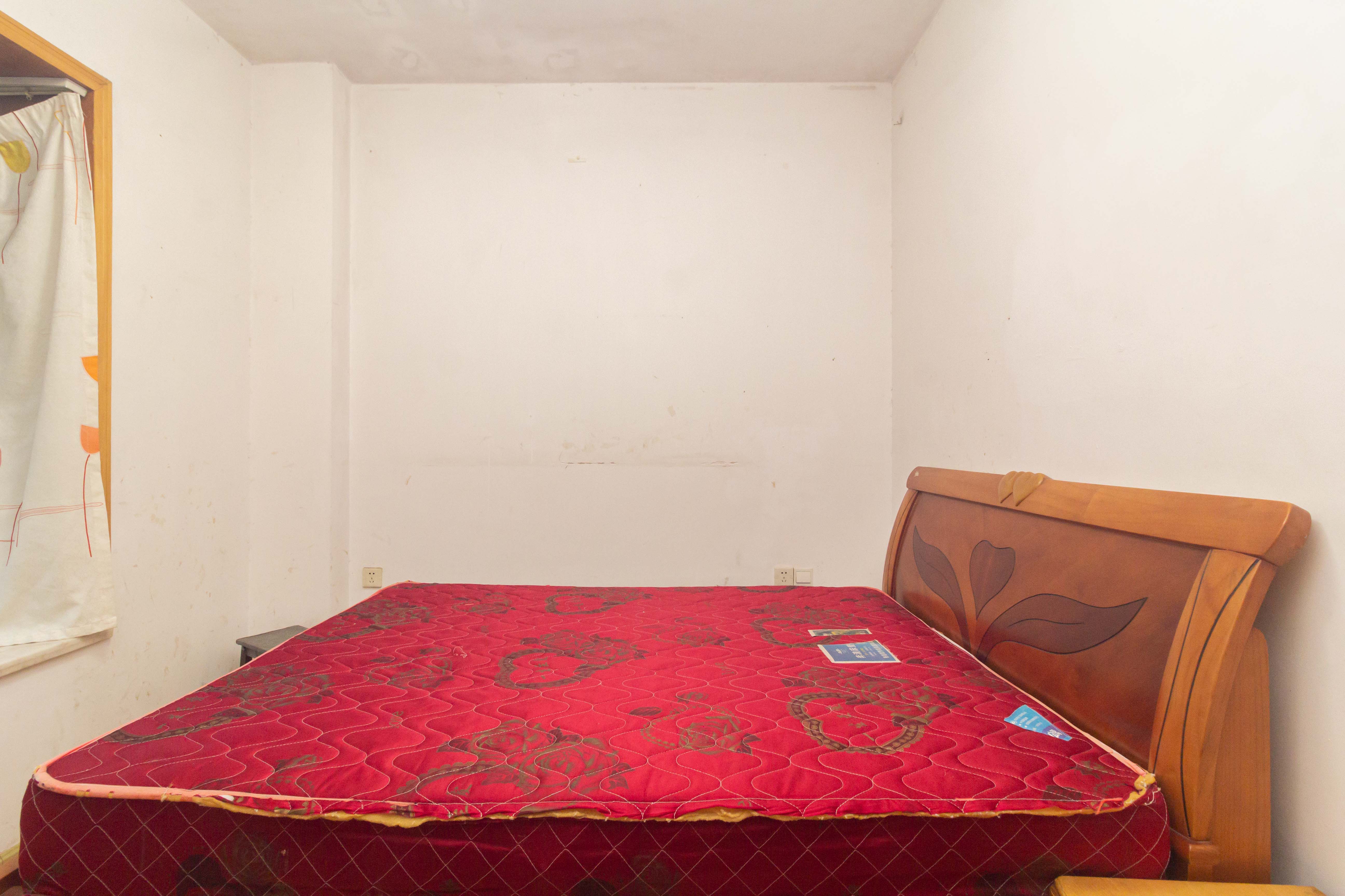 东城名苑  3室2厅2卫    66.8万 东城名苑  3室2厅2卫    66.8万卧室