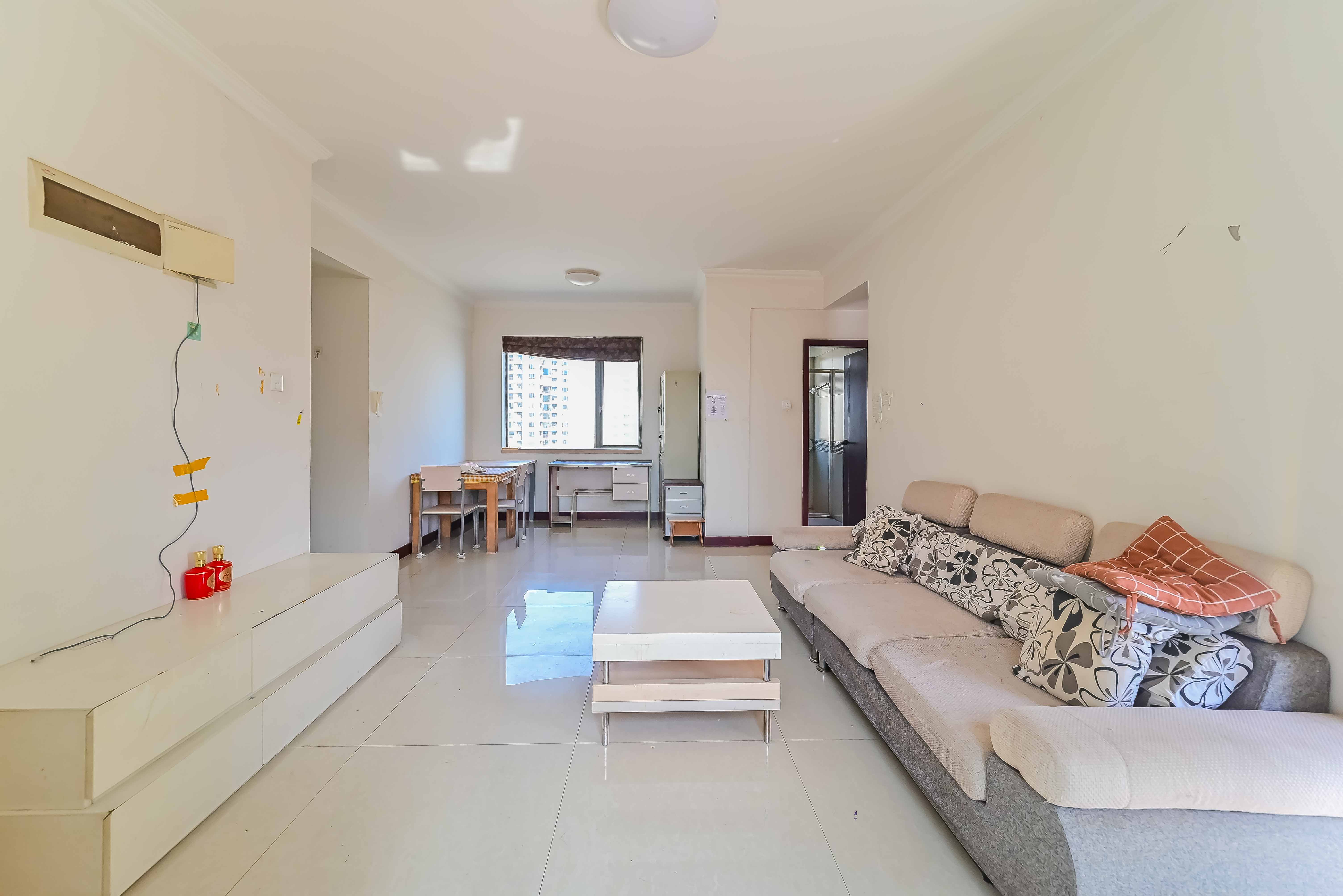 新城新世界一二三期 2室2厅1卫 95.0万 新城新世界一二三期 2室2厅1卫 95.0万客厅