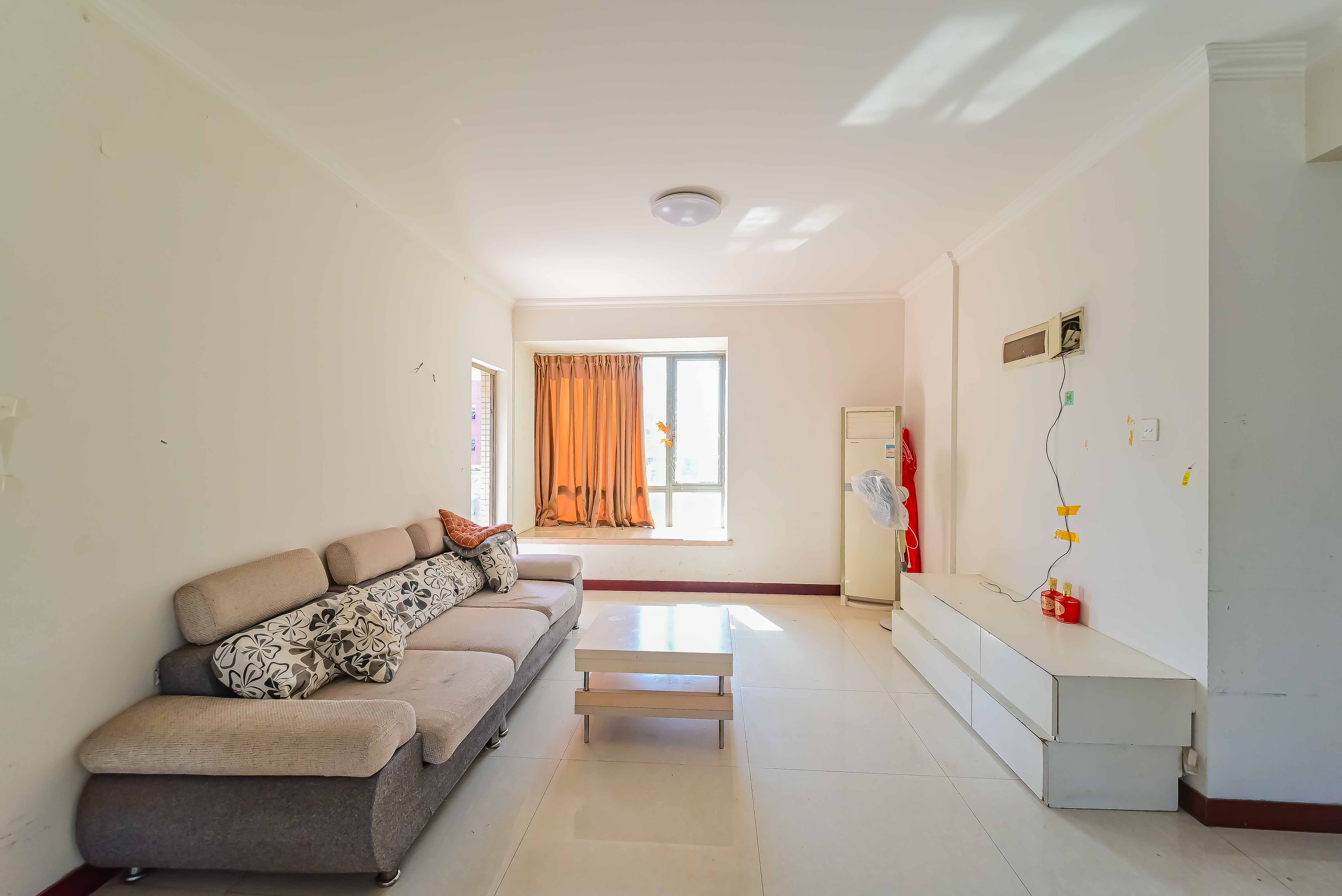 新城新世界一二三期 2室2厅1卫 95.0万 新城新世界一二三期 2室2厅1卫 95.0万客厅