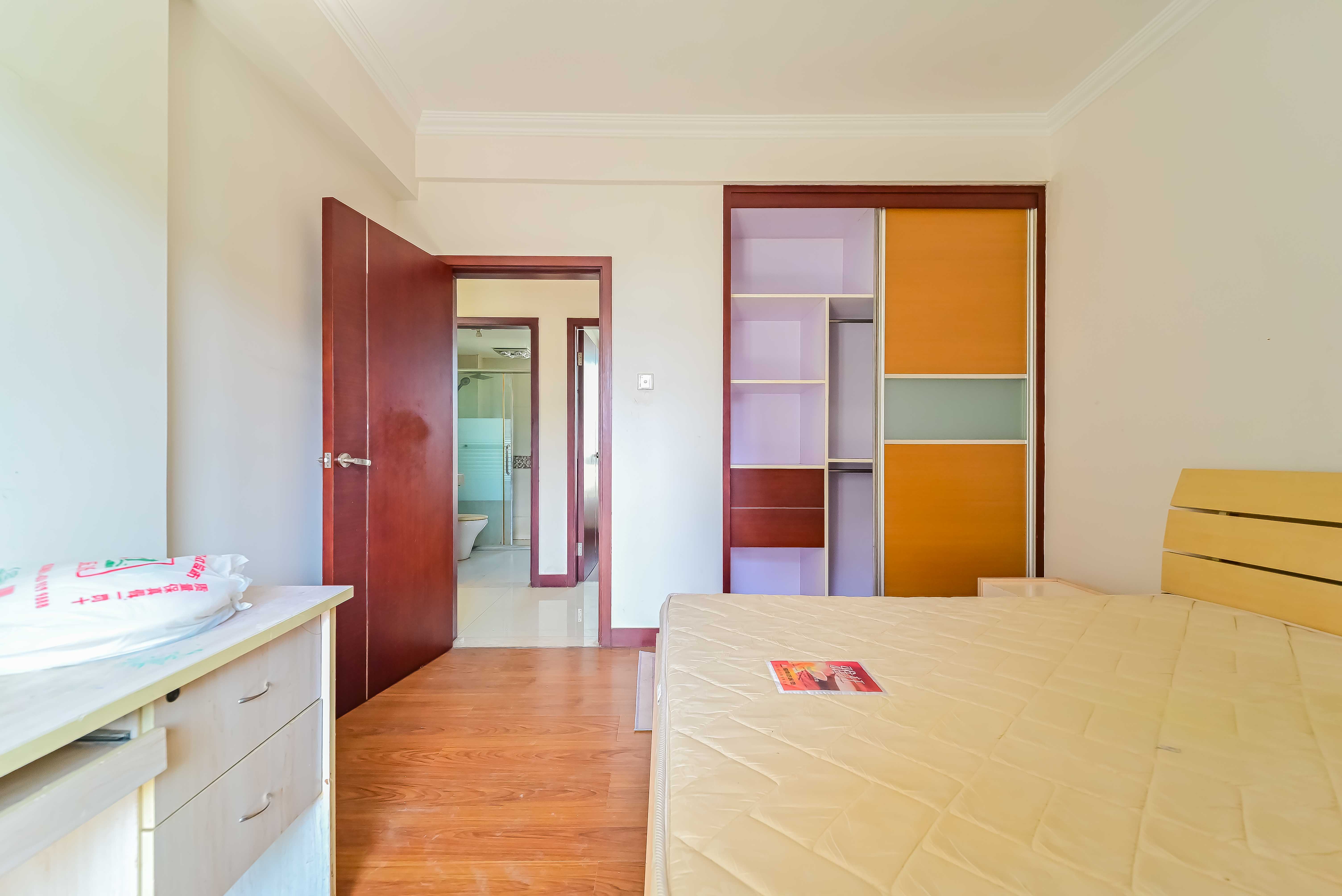 新城新世界一二三期 2室2厅1卫 95.0万 新城新世界一二三期 2室2厅1卫 95.0万卧室