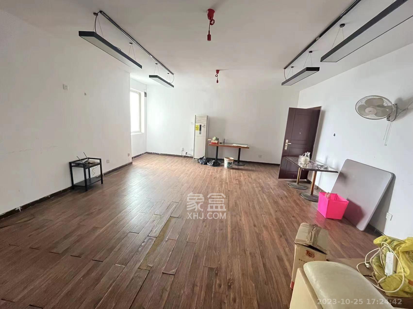 天心华庭  3室1厅1卫    5200.0元/月室内图