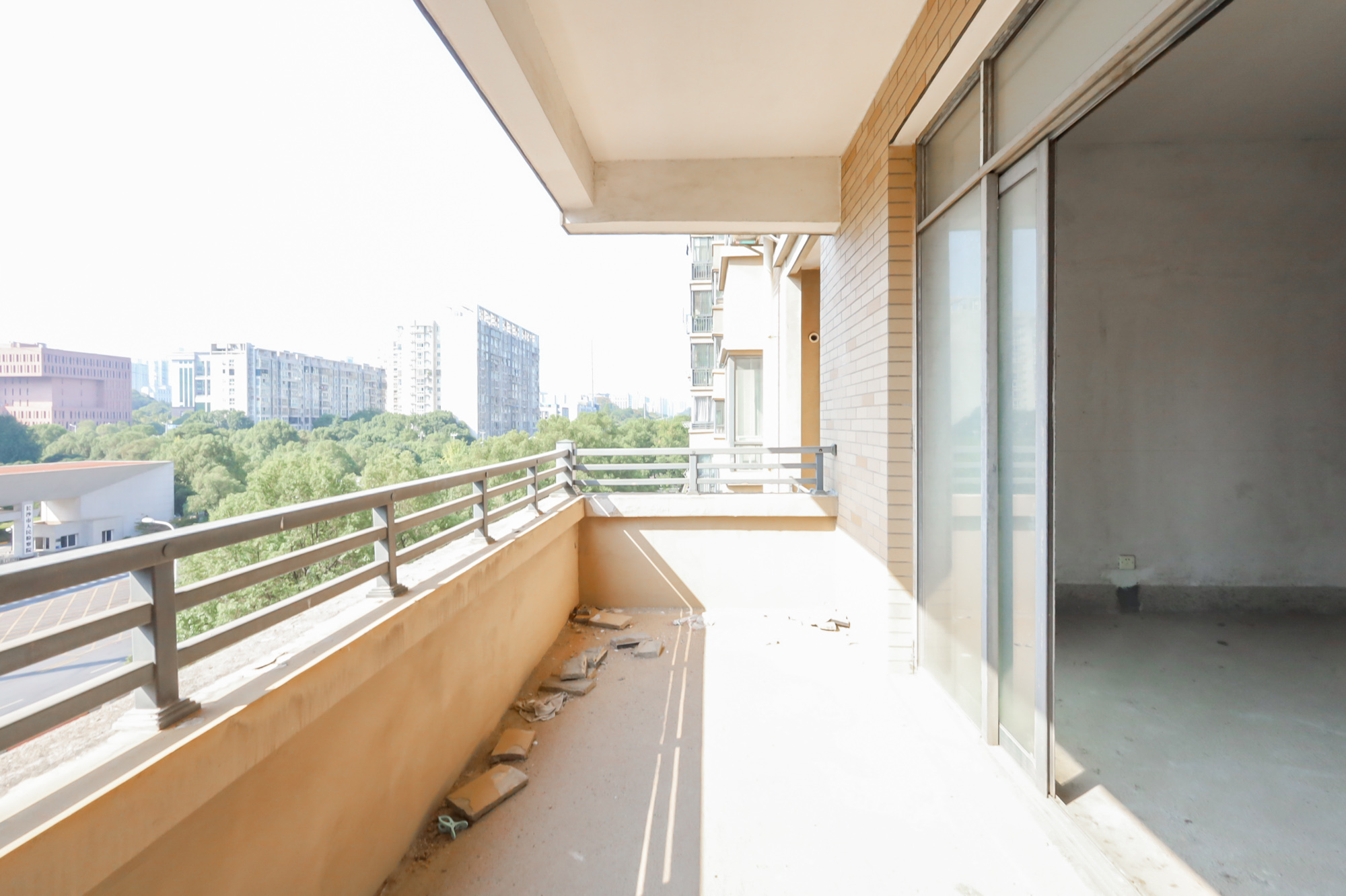 八方小区D区  4室2厅2卫   462.00万阳台