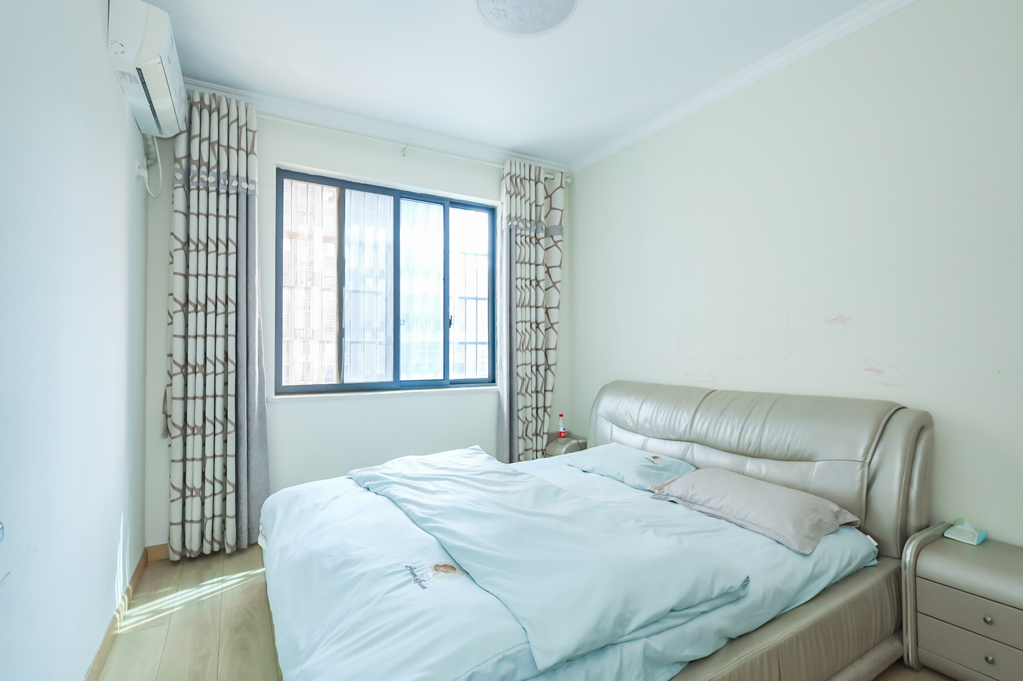 滨江海棠湾  3室2厅1卫    101.8万卧室