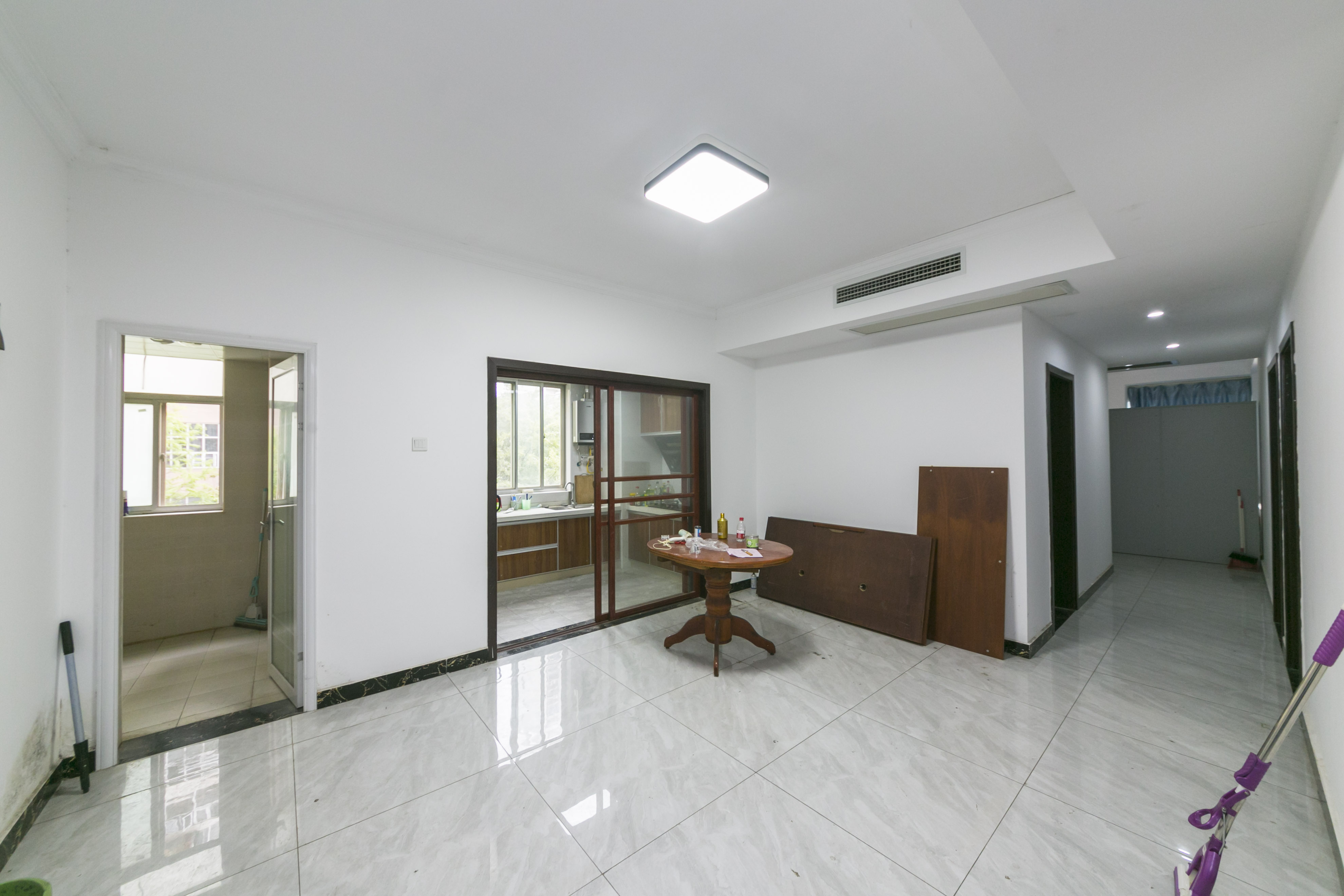 天一康园(湖南电力科技园)  4室2厅2卫    298.0万 天一康园(湖南电力科技园)  4室2厅2卫    298.0万客厅