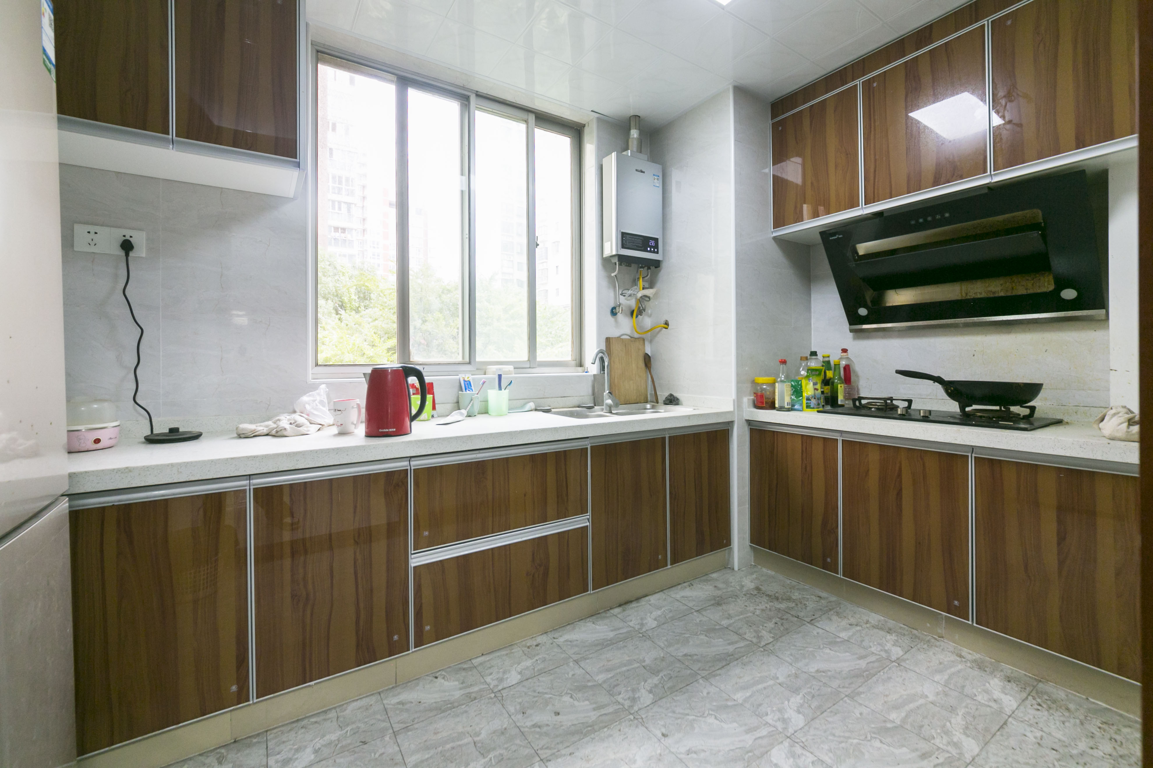 天一康园(湖南电力科技园)  4室2厅2卫    298.0万 天一康园(湖南电力科技园)  4室2厅2卫    298.0万厨房