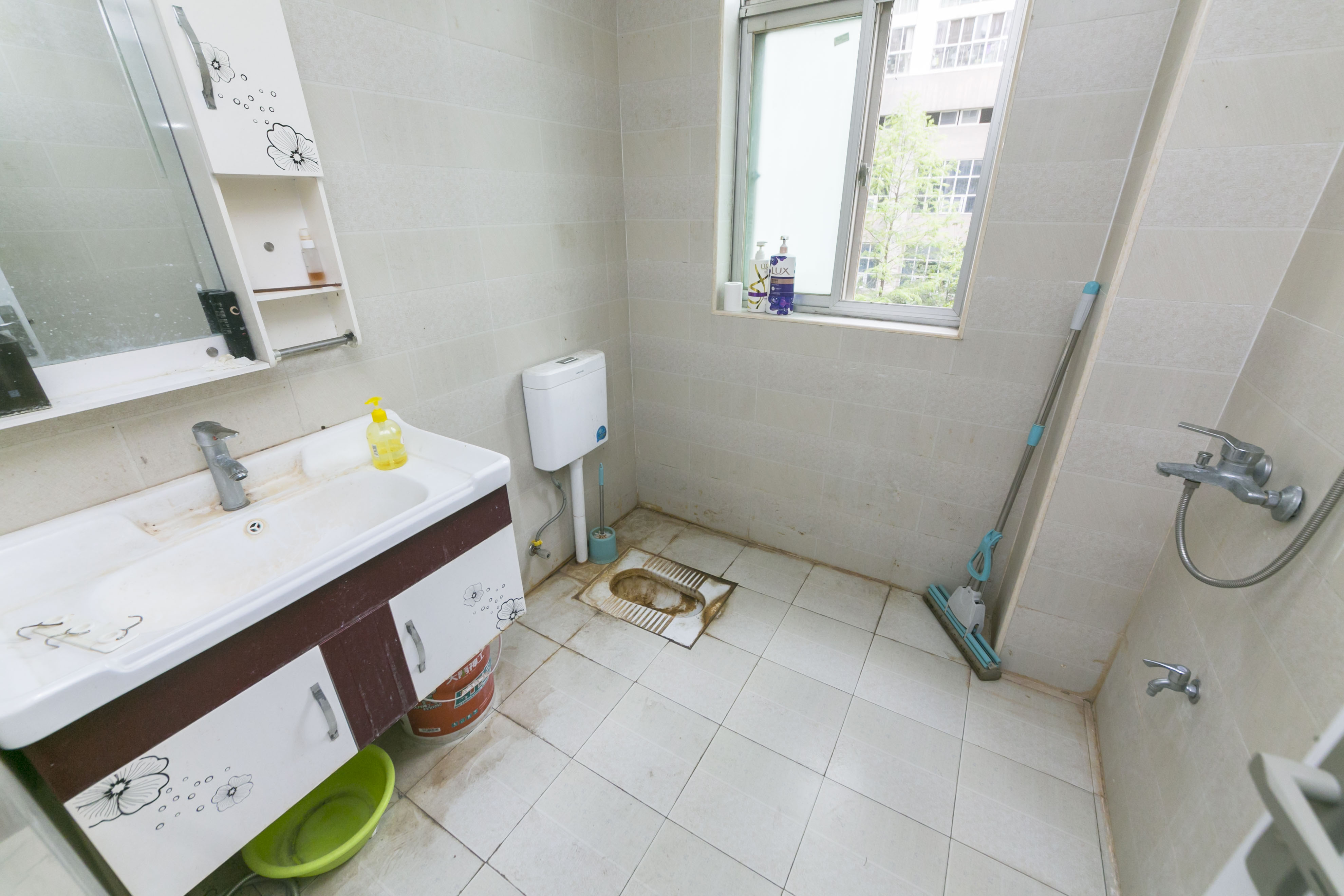 天一康园(湖南电力科技园)  4室2厅2卫    298.0万 天一康园(湖南电力科技园)  4室2厅2卫    298.0万卫生间