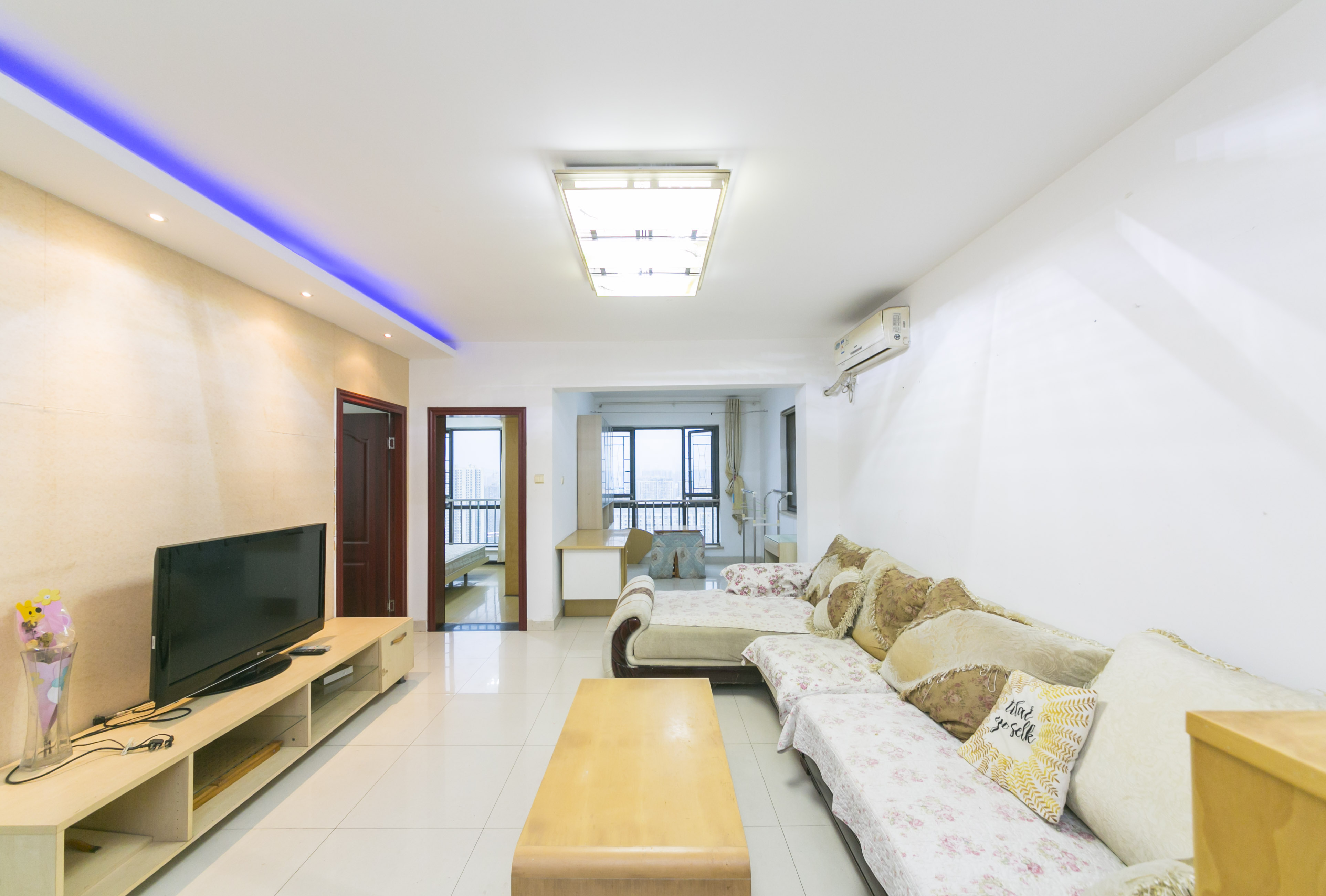 和庄  3室2厅1卫    59.8万客厅