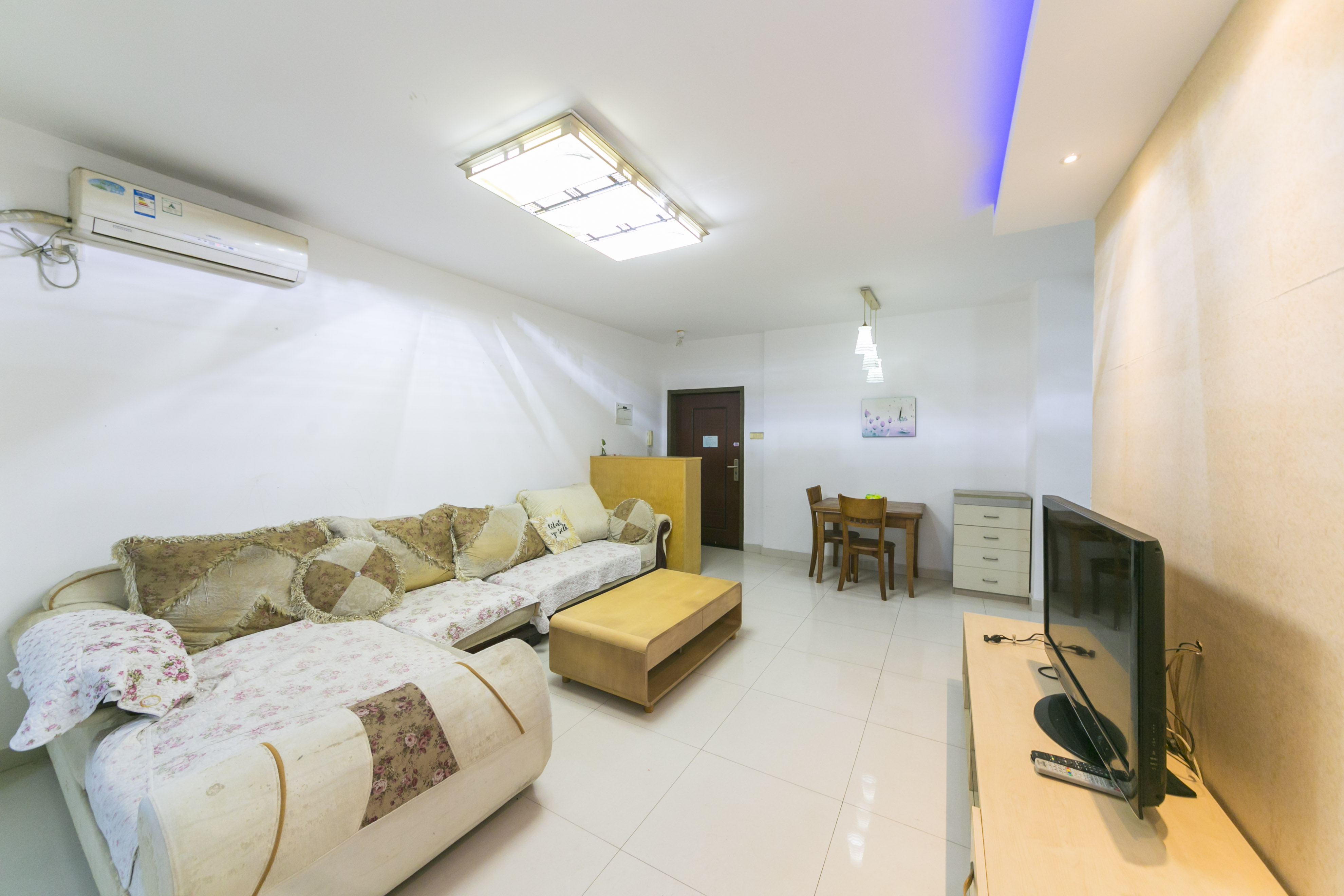 和庄  3室2厅1卫    59.8万客厅