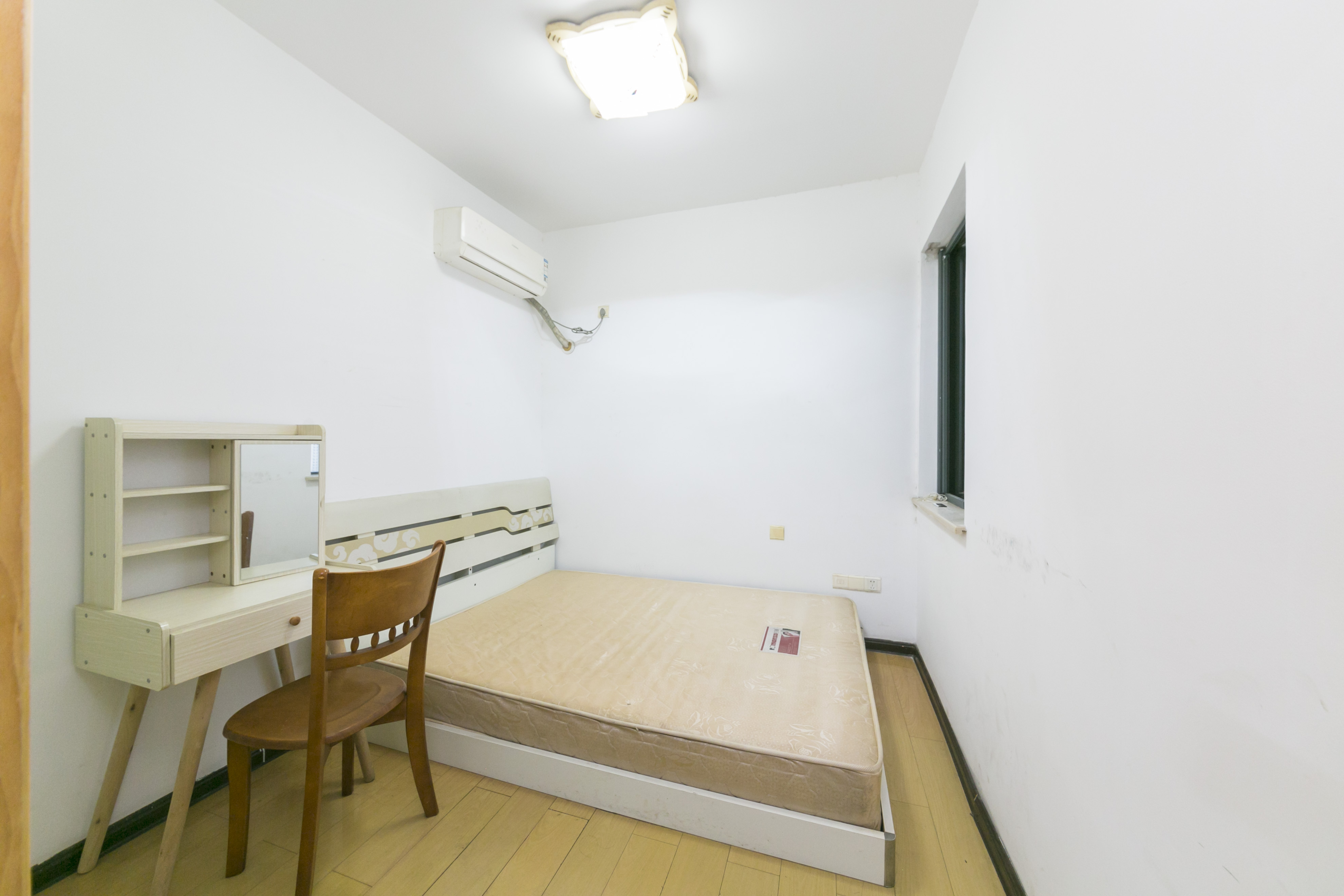 和庄  3室2厅1卫    59.8万卧室