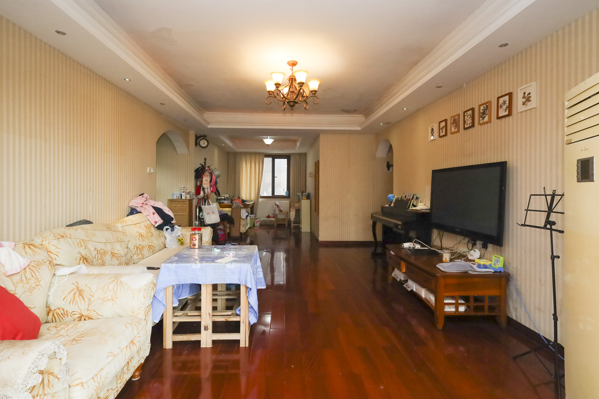 极目楚天  3室2厅2卫    116.0万 极目楚天  3室2厅2卫    116.0万客厅