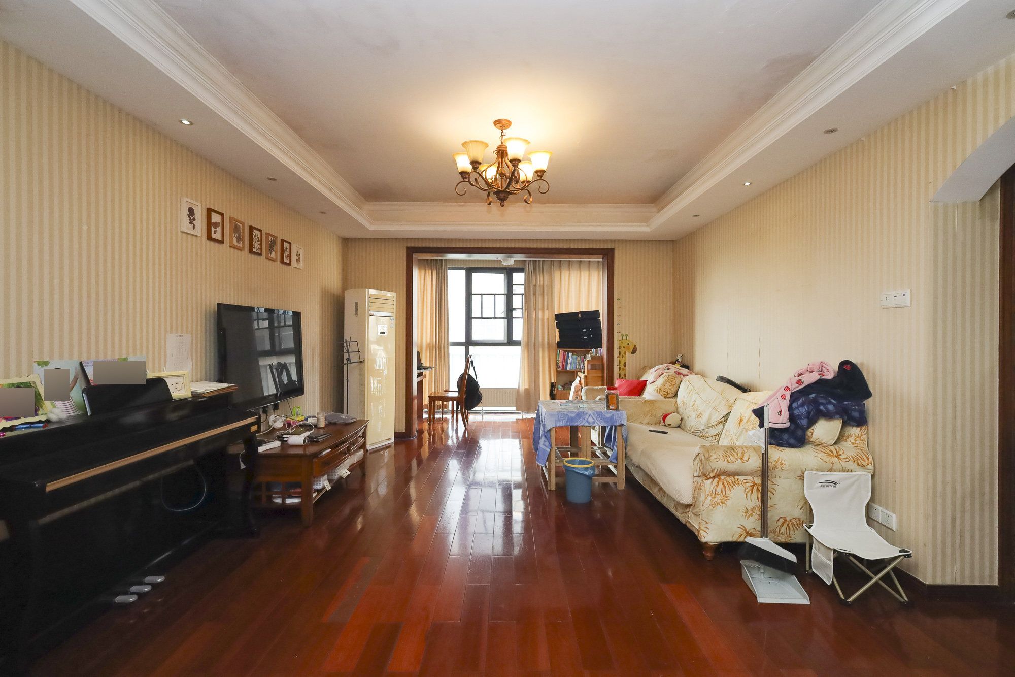 极目楚天  3室2厅2卫    116.0万 极目楚天  3室2厅2卫    116.0万客厅