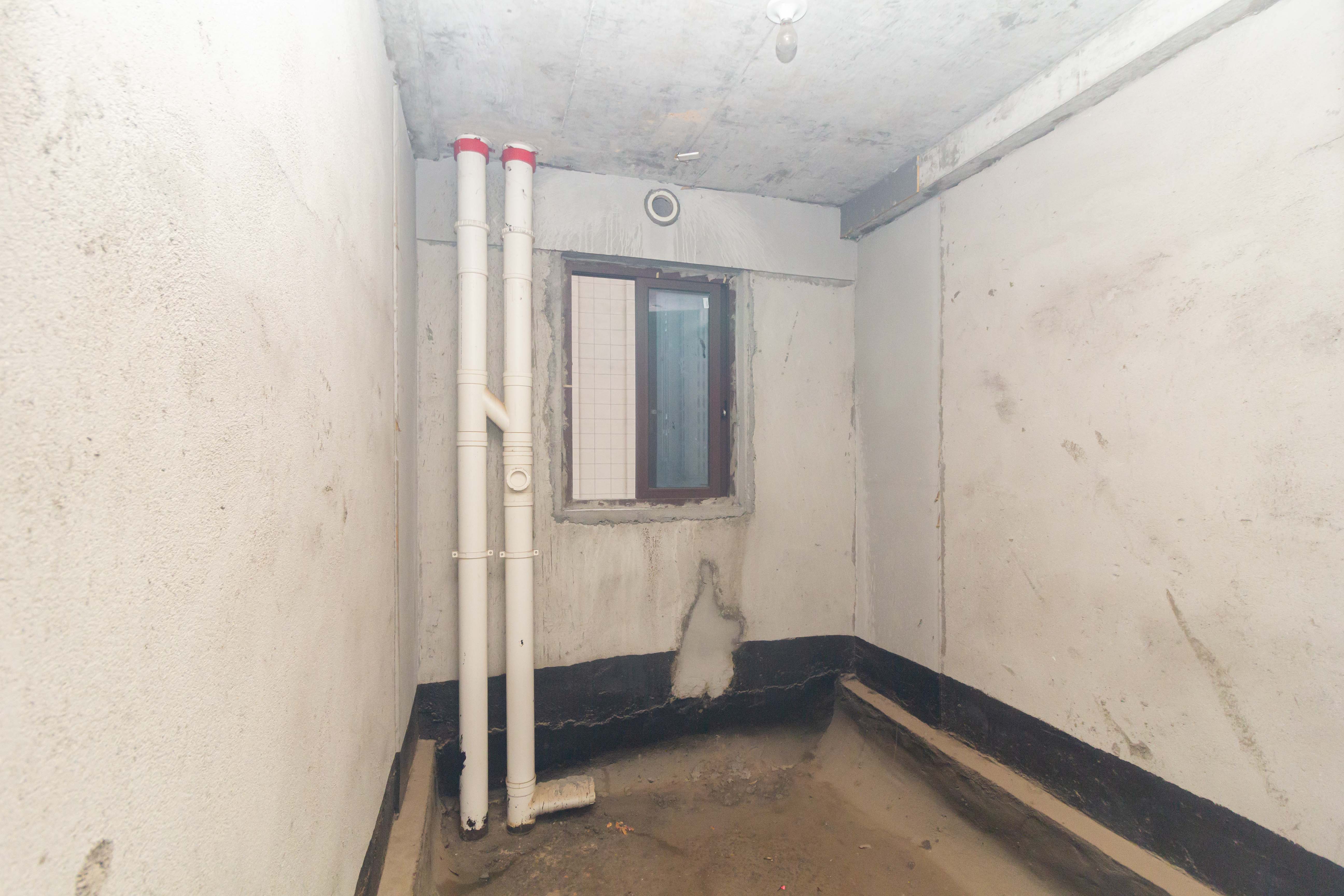 东方美地  3室2厅2卫   102.80万卫生间