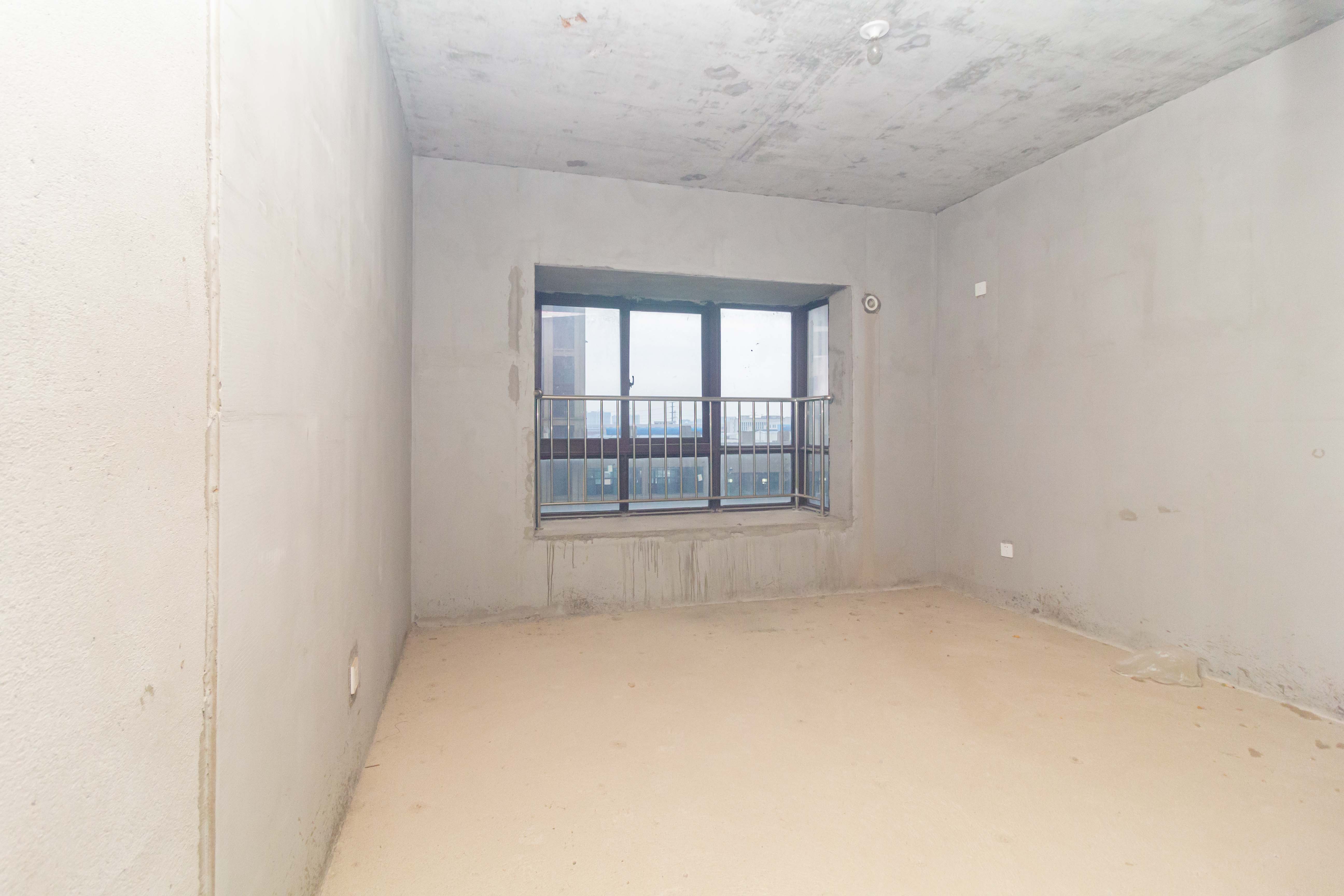 东方美地  3室2厅2卫   102.80万卧室
