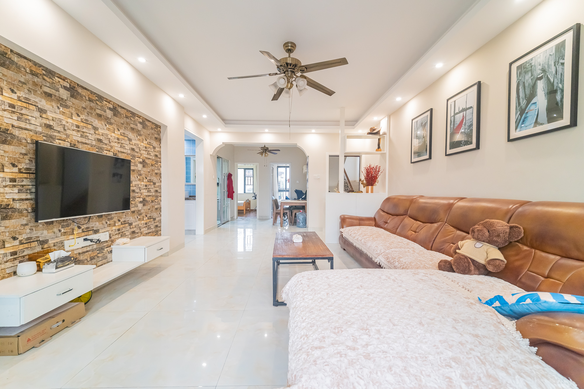 鹏基诺亚山林 2室2厅1卫 52.8万 鹏基诺亚山林 2室2厅1卫 52.8万客厅