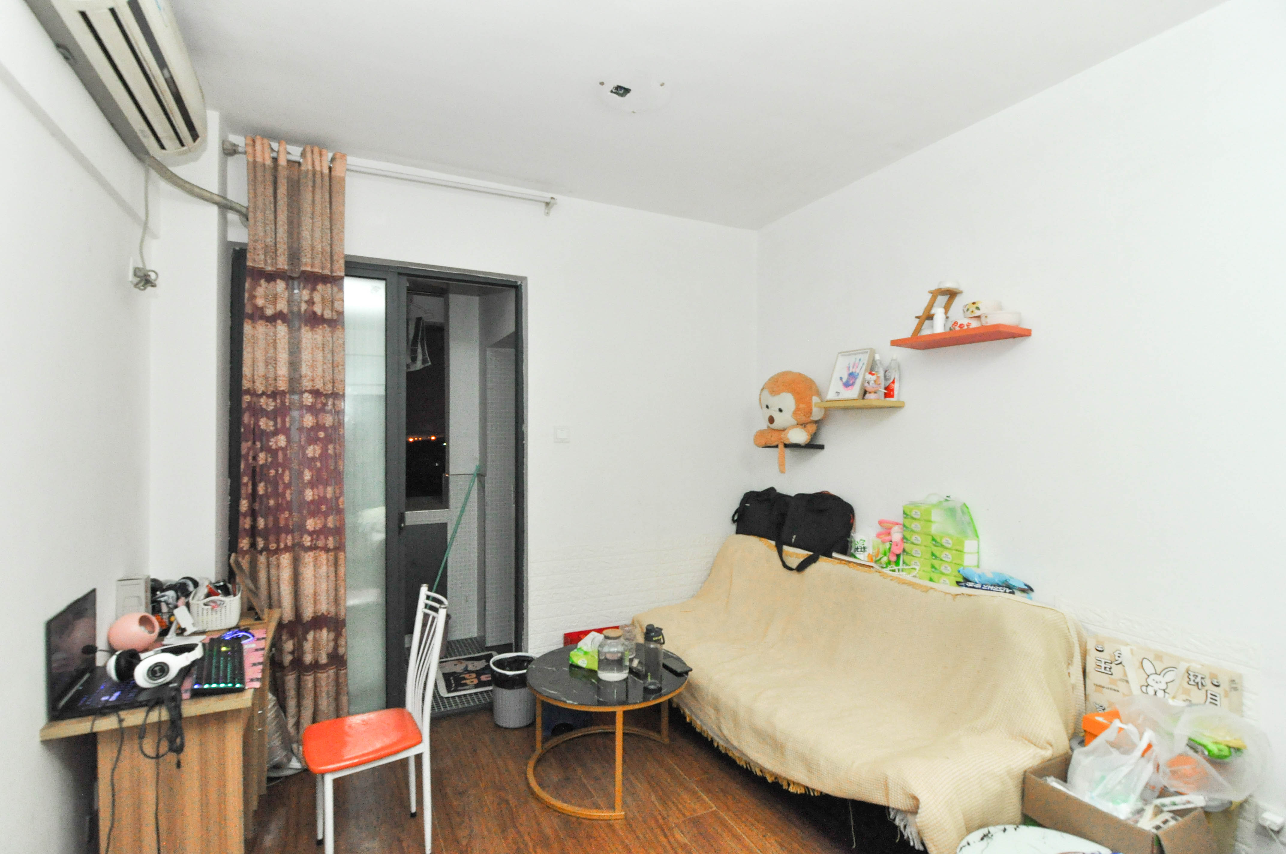 红公馆(前程丽景大厦)  1室1厅1卫    30.8万 红公馆(前程丽景大厦)  1室1厅1卫    30.8万客厅