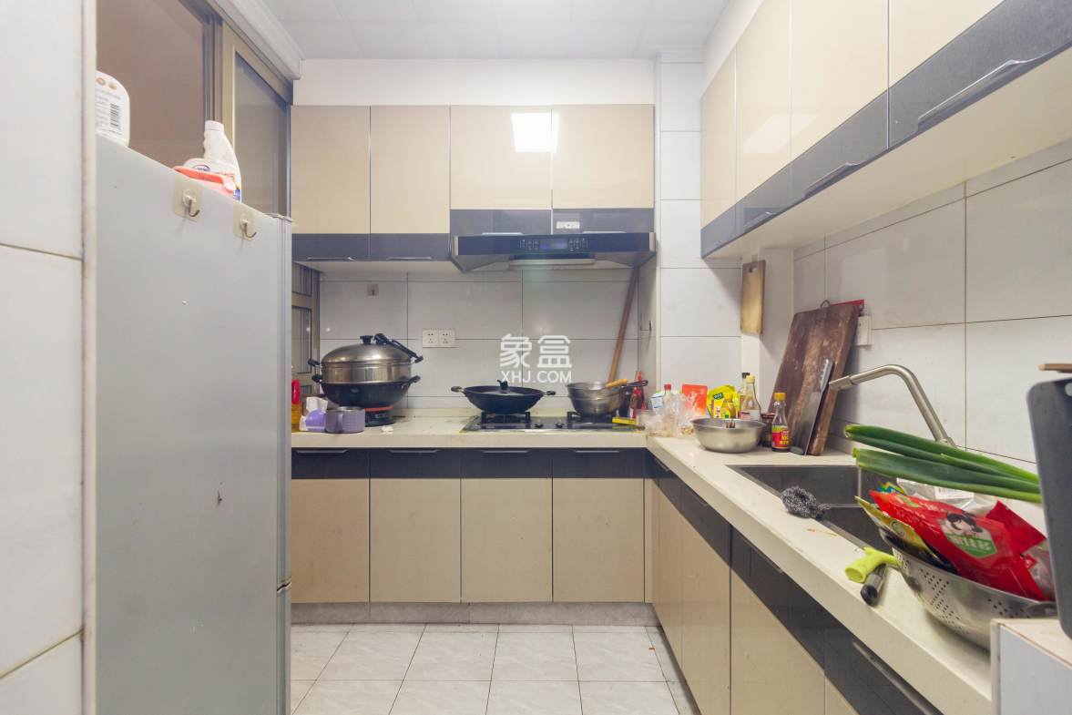 财汇新天地(财汇商务广场) 4室2厅2卫 74.2万 财汇新天地(财汇商务广场) 4室2厅2卫 74.2万厨房