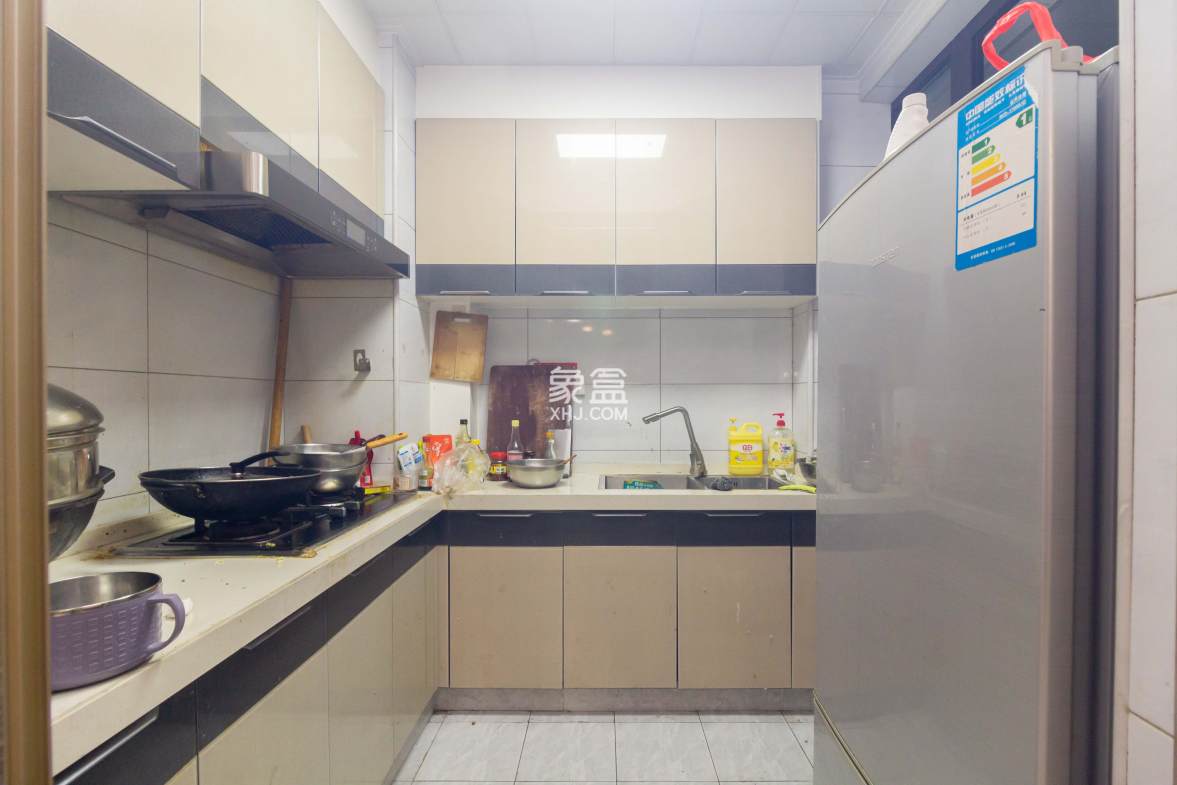 财汇新天地(财汇商务广场) 4室2厅2卫 74.2万 财汇新天地(财汇商务广场) 4室2厅2卫 74.2万厨房