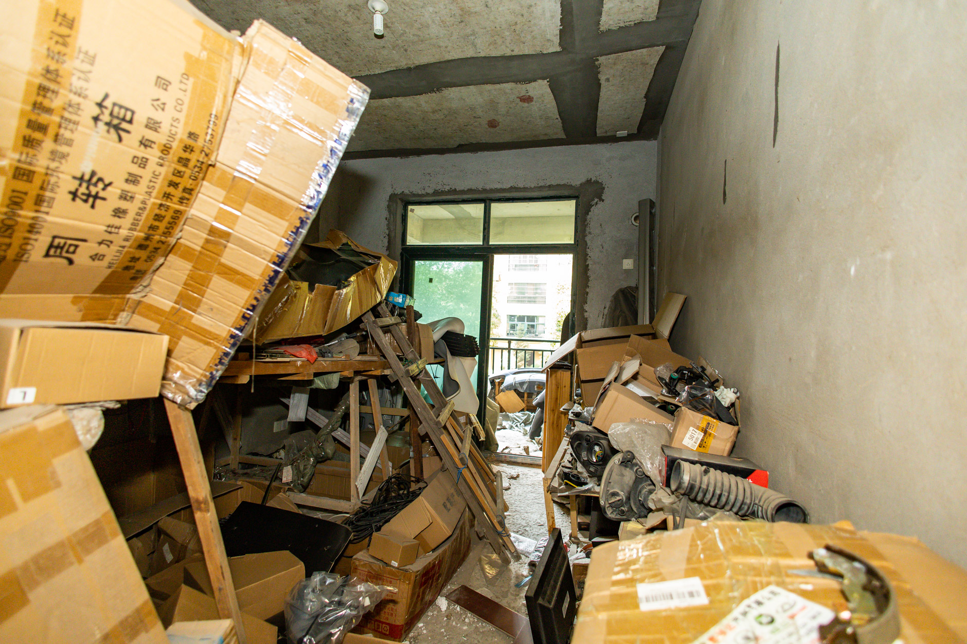 财富名园  3室2厅2卫   112.00万卧室