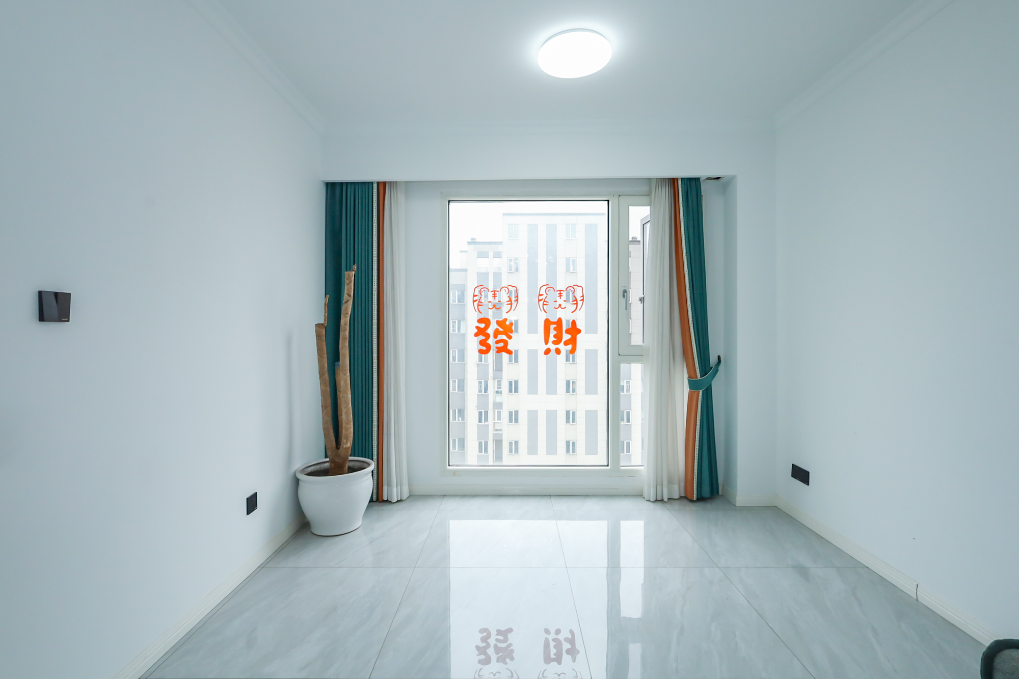 当代滨江MOMA  3室2厅1卫   128.00万阳台