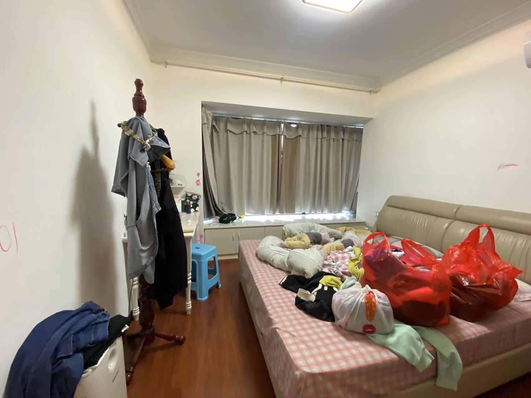 翡翠公园（北大资源）  4室2厅2卫   72.80万室内图