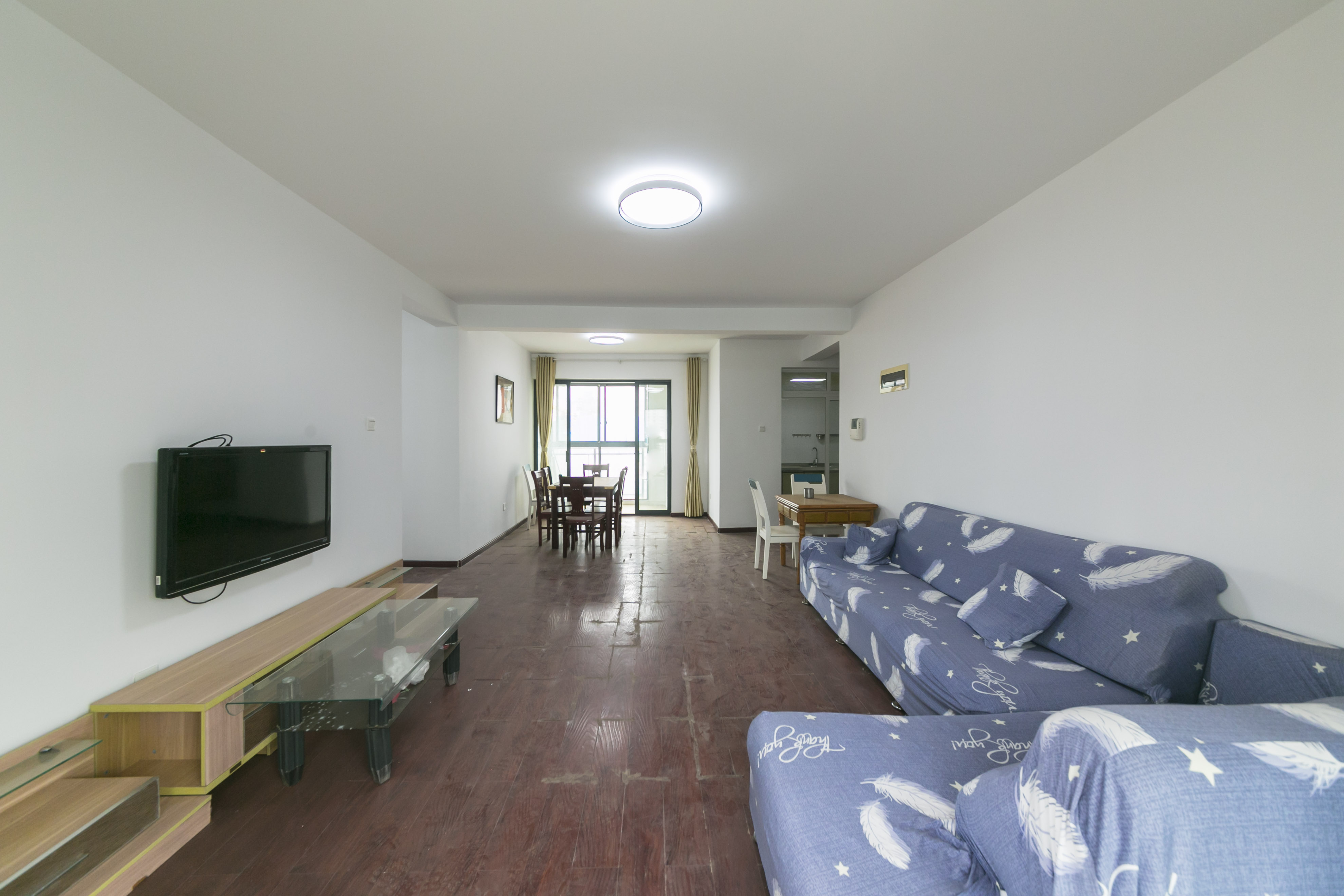 钱隆学府一、二期 4室2厅2卫 156.0万 钱隆学府一、二期 4室2厅2卫 156.0万客厅