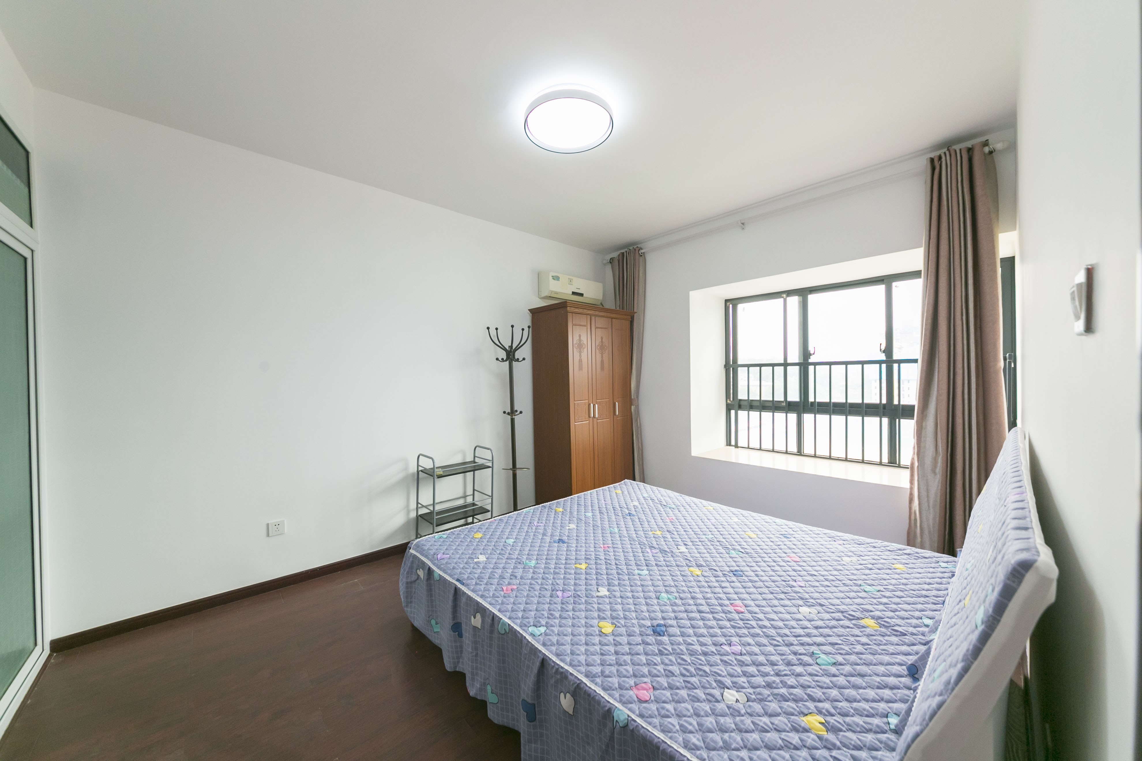 钱隆学府一、二期 4室2厅2卫 156.0万 钱隆学府一、二期 4室2厅2卫 156.0万卧室