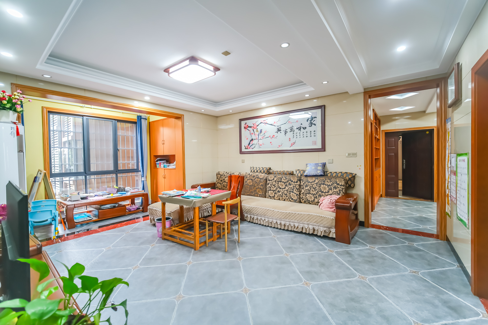 荣盛花语城  4室2厅2卫    100.8万客厅