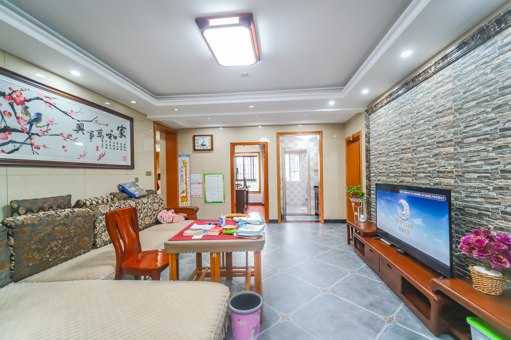 荣盛花语城  4室2厅2卫    100.8万客厅