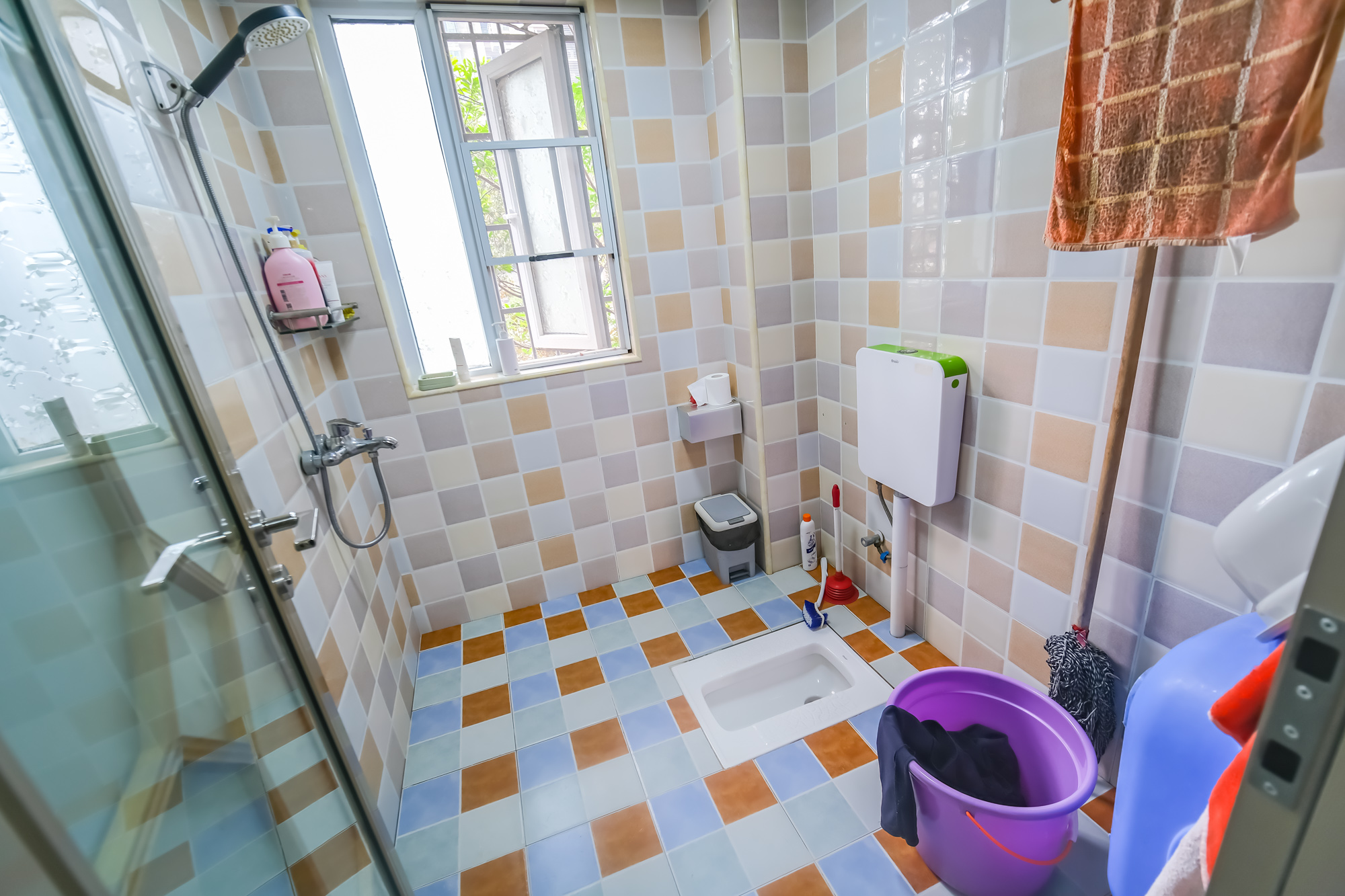 荣盛花语城  4室2厅2卫    100.8万卫生间