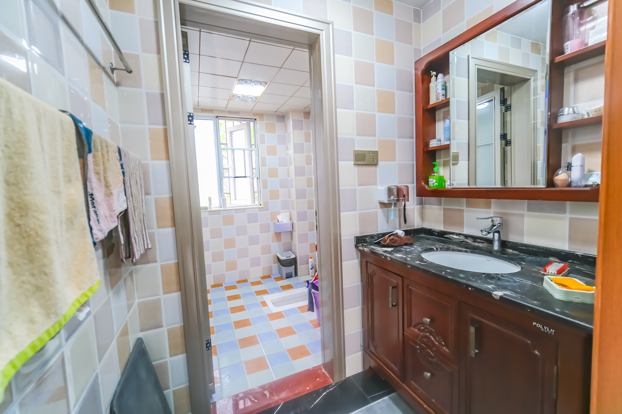 荣盛花语城  4室2厅2卫    100.8万卫生间