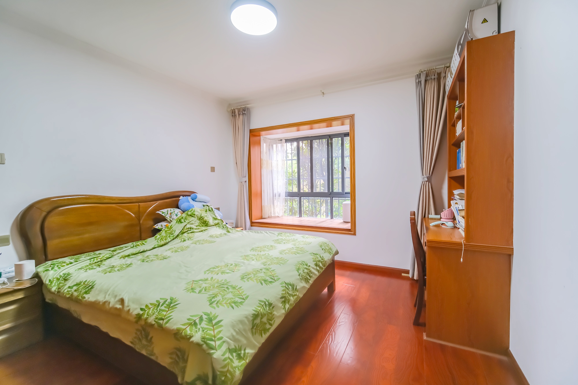 荣盛花语城  4室2厅2卫    100.8万卧室