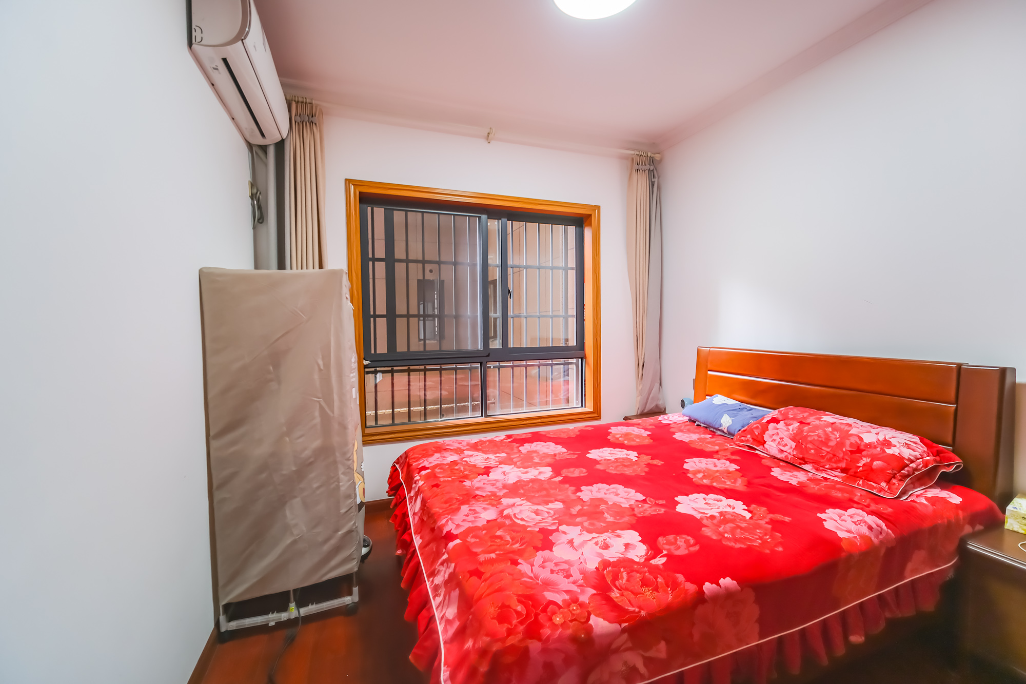 荣盛花语城  4室2厅2卫    100.8万卧室