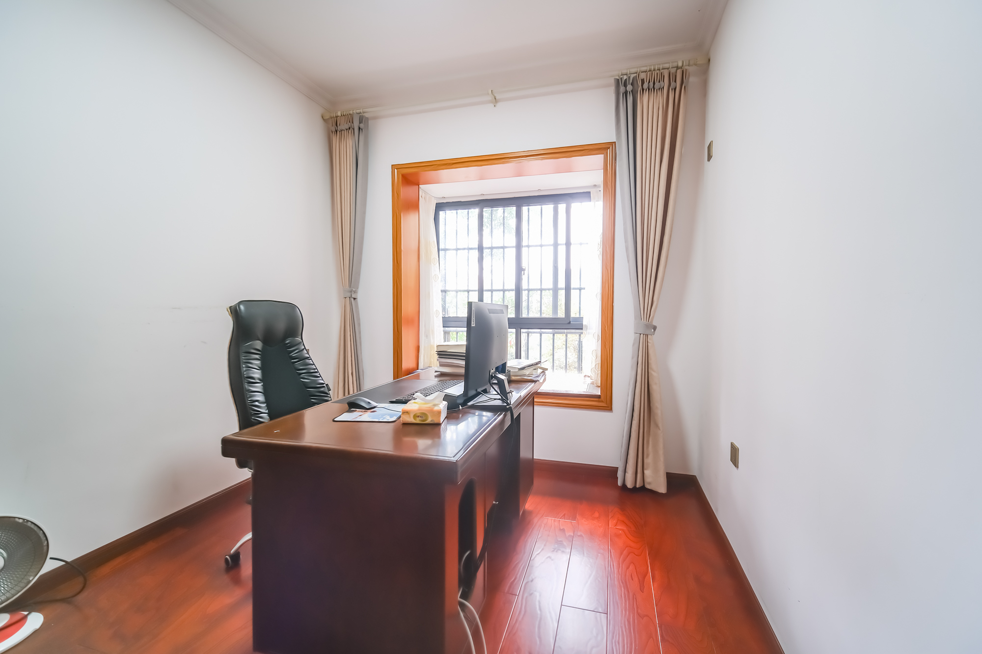 荣盛花语城  4室2厅2卫    100.8万卧室